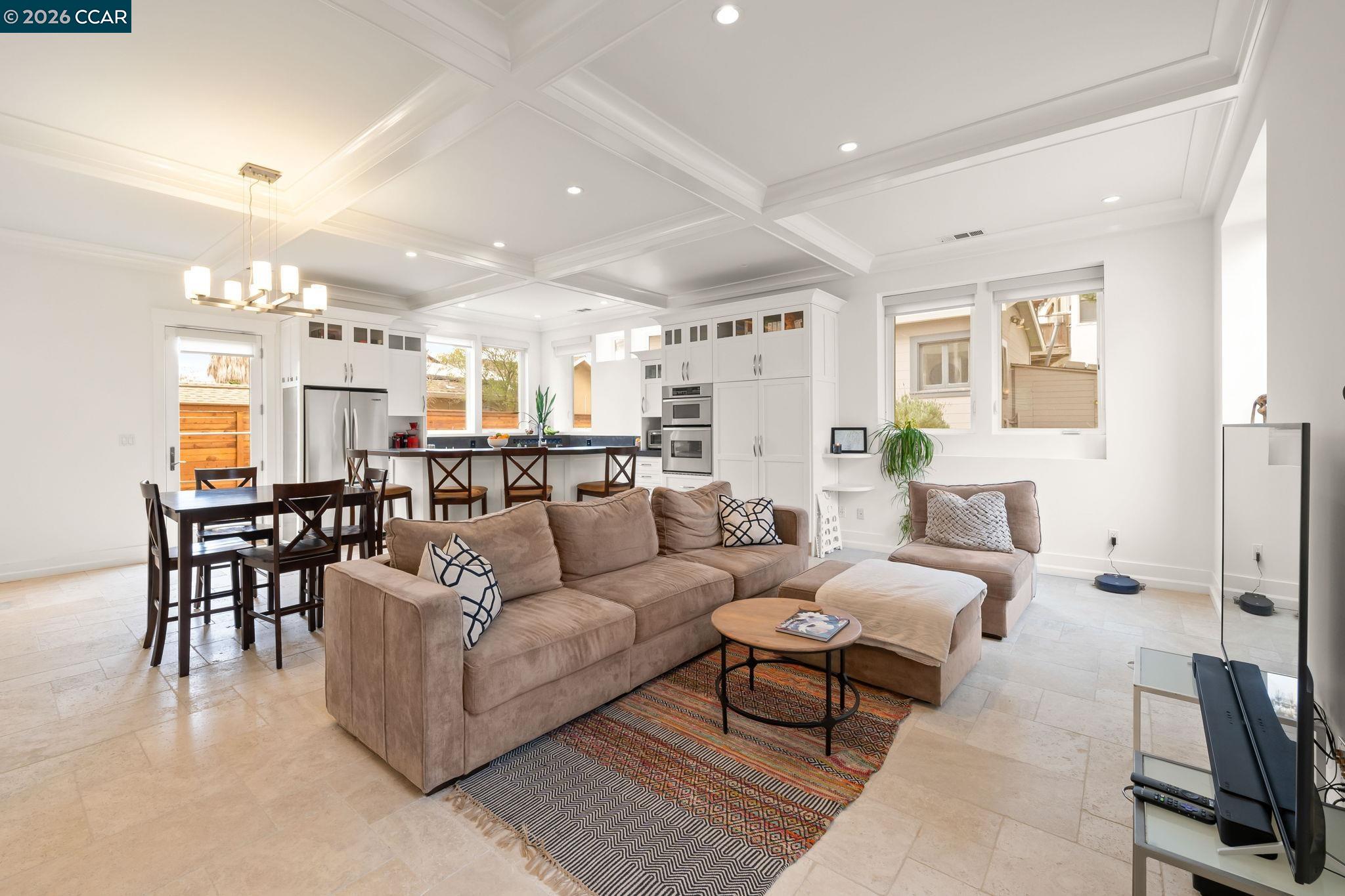 Detail Gallery Image 13 of 59 For 1333 Warren St, Martinez,  CA 94553 - 4 Beds | 3 Baths