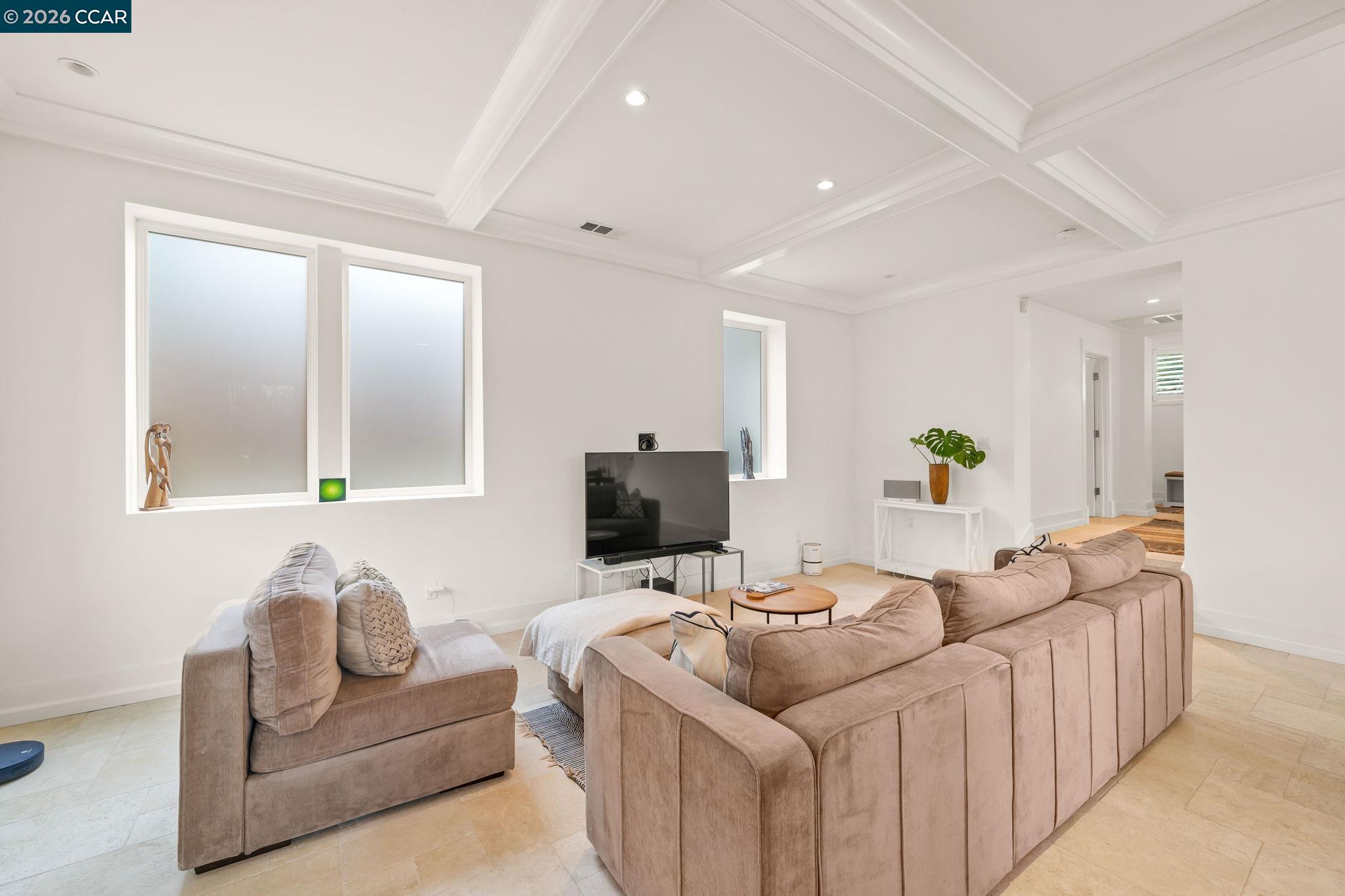 Detail Gallery Image 14 of 59 For 1333 Warren St, Martinez,  CA 94553 - 4 Beds | 3 Baths