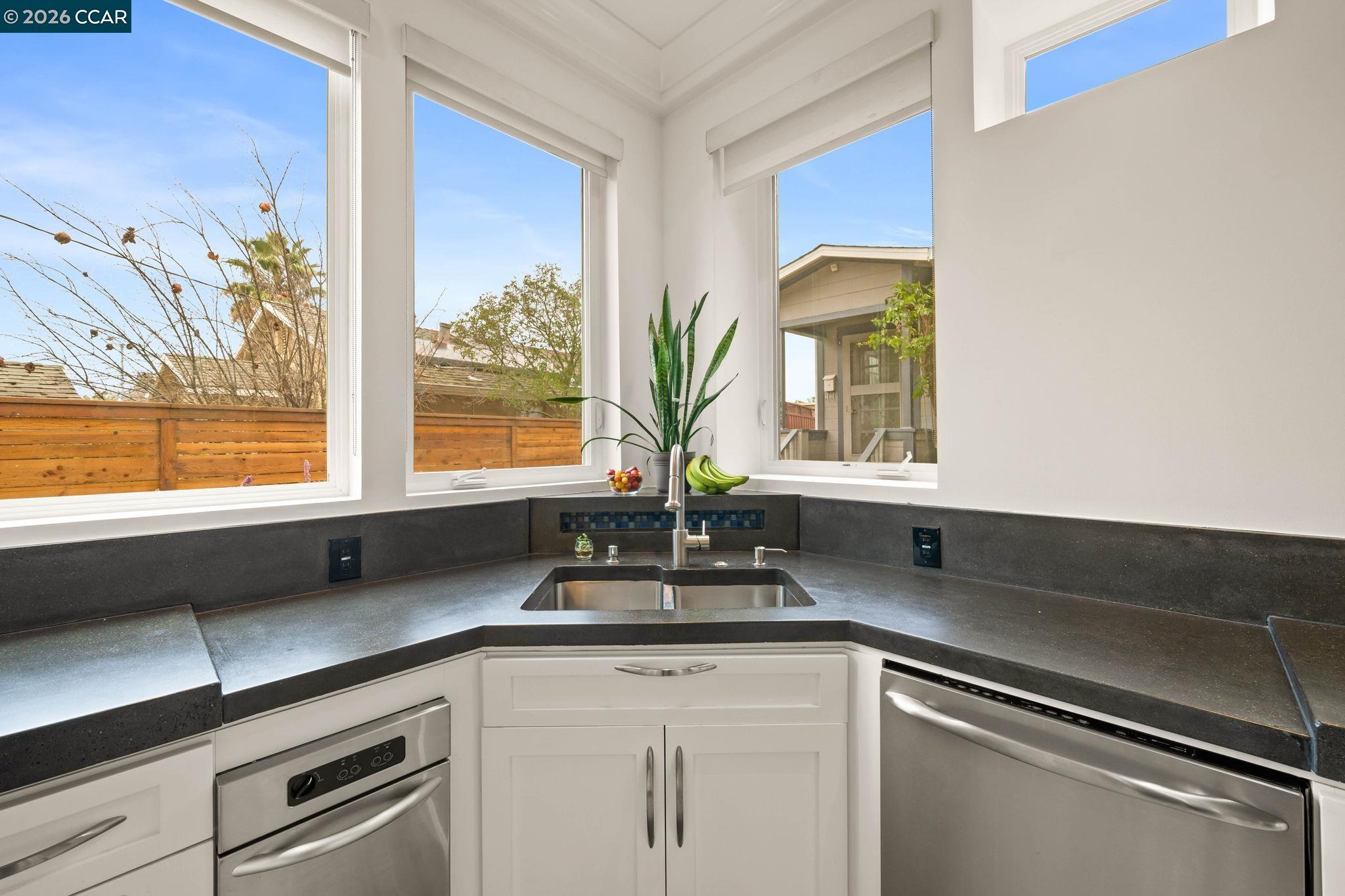 Detail Gallery Image 21 of 59 For 1333 Warren St, Martinez,  CA 94553 - 4 Beds | 3 Baths