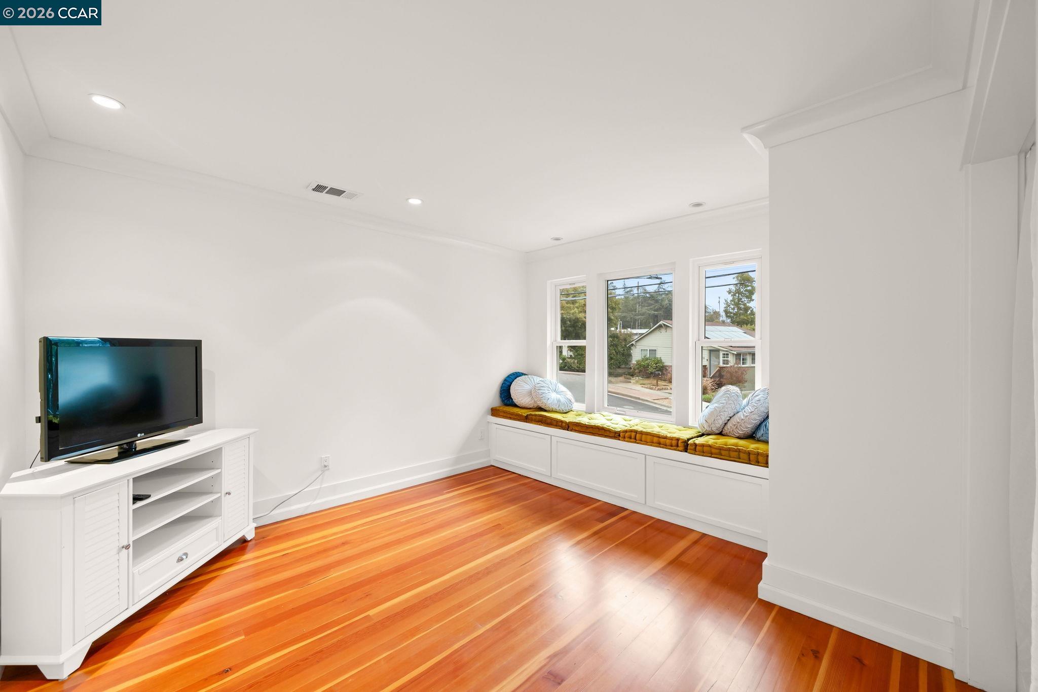 Detail Gallery Image 23 of 59 For 1333 Warren St, Martinez,  CA 94553 - 4 Beds | 3 Baths