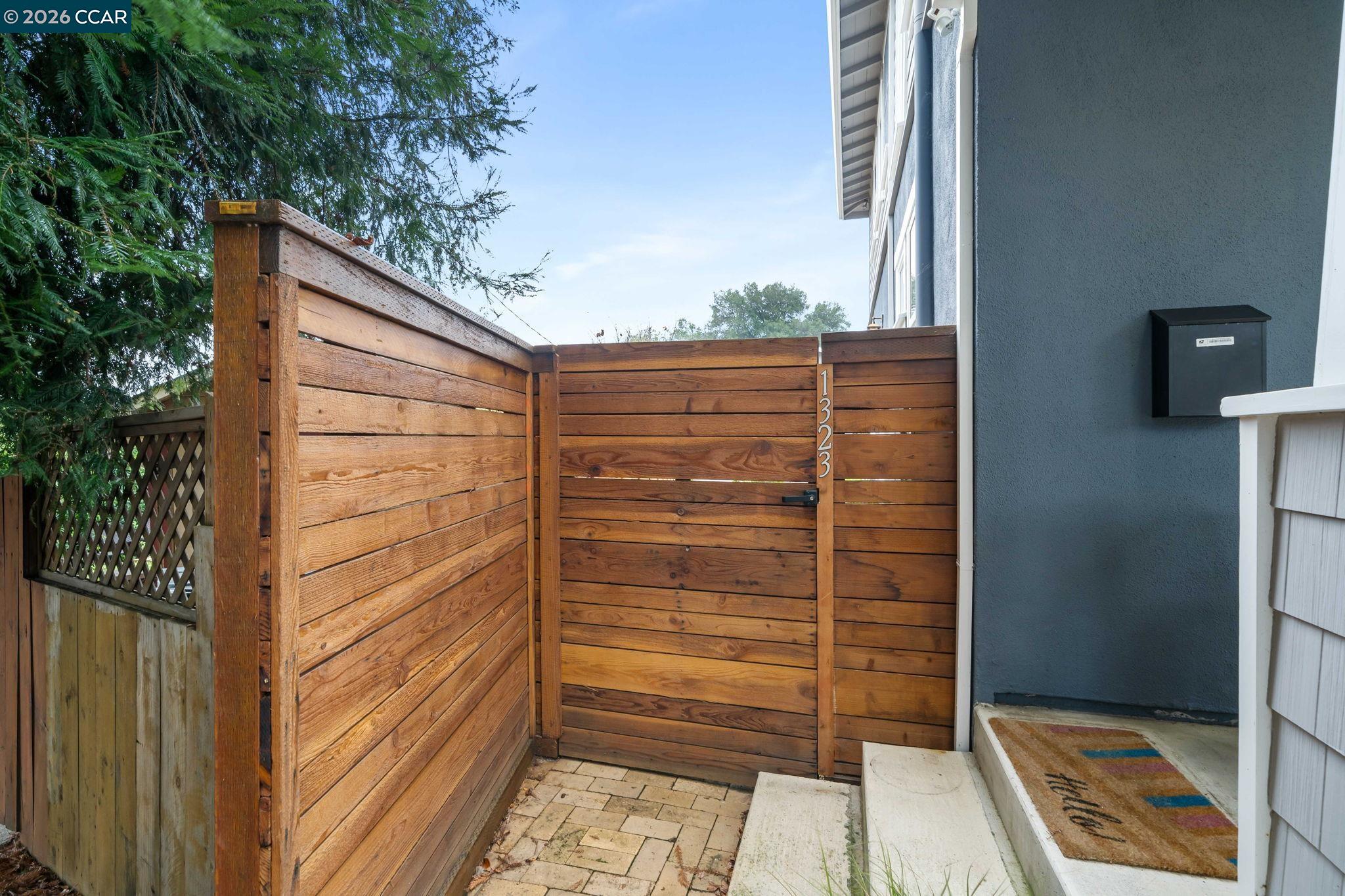 Detail Gallery Image 4 of 59 For 1333 Warren St, Martinez,  CA 94553 - 4 Beds | 3 Baths