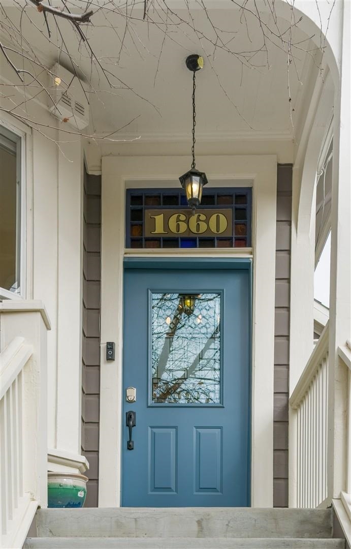 Detail Gallery Image 2 of 56 For 1660 14th St, Oakland,  CA 94607 - 4 Beds | 2/1 Baths