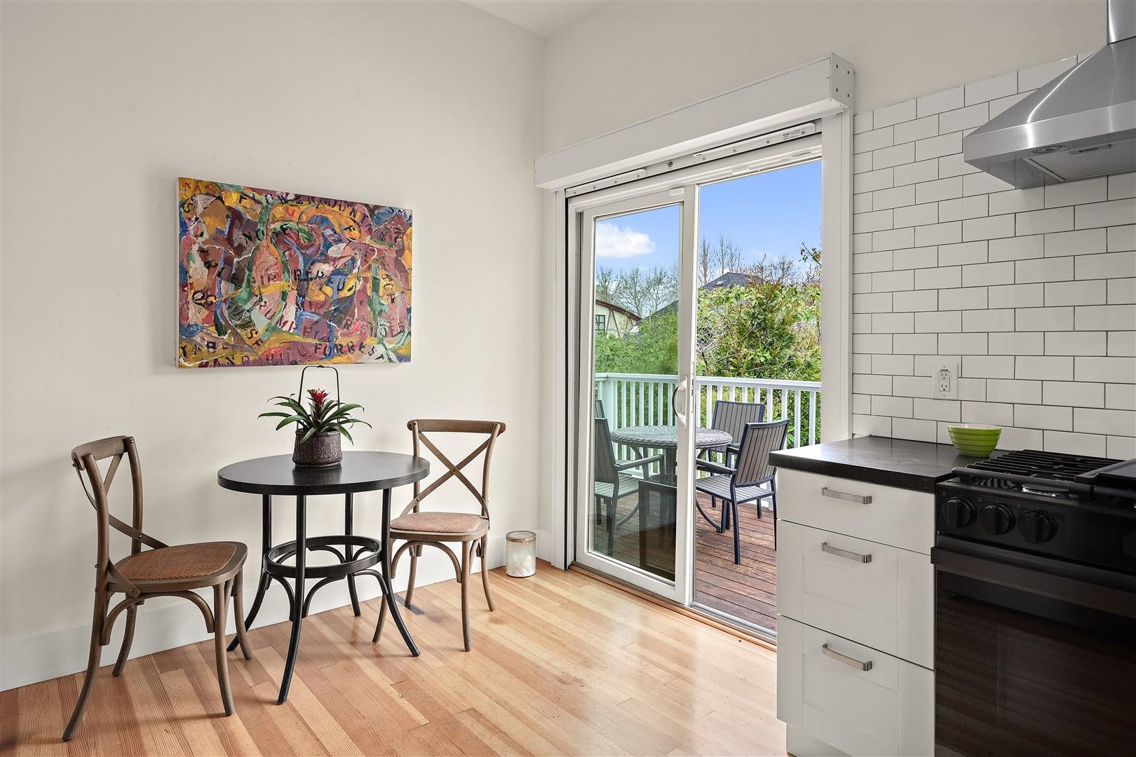 Detail Gallery Image 14 of 56 For 1660 14th St, Oakland,  CA 94607 - 4 Beds | 2/1 Baths