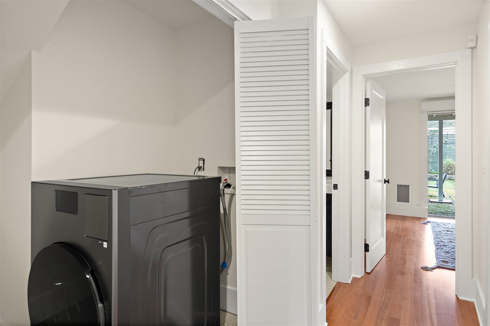 Detail Gallery Image 20 of 56 For 1660 14th St, Oakland,  CA 94607 - 4 Beds | 2/1 Baths