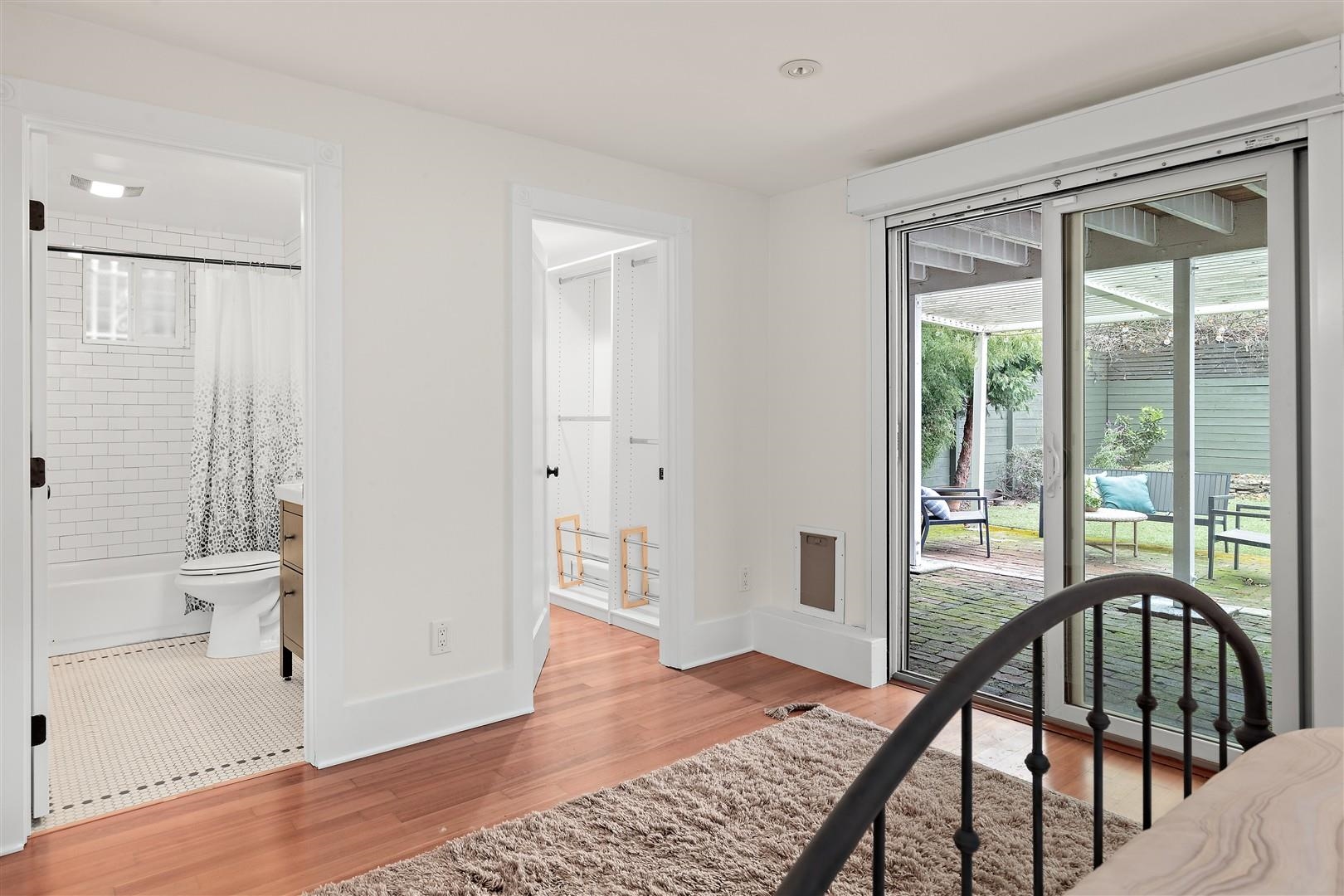 Detail Gallery Image 27 of 56 For 1660 14th St, Oakland,  CA 94607 - 4 Beds | 2/1 Baths