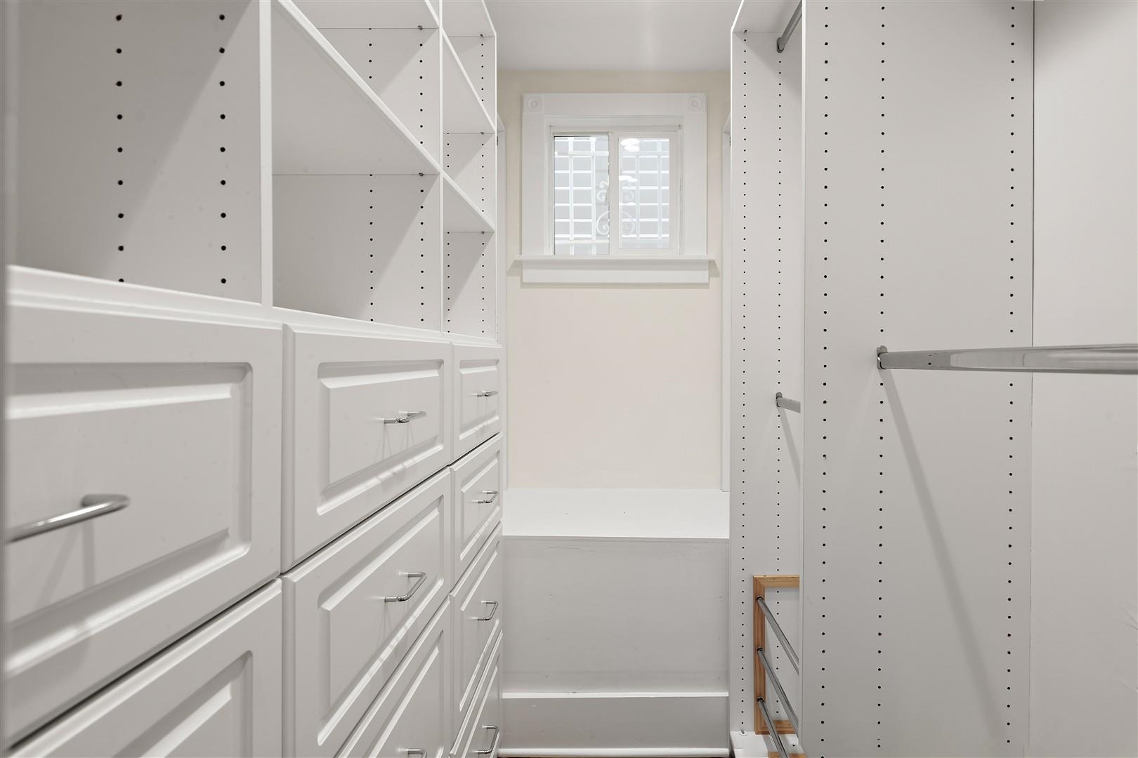 Detail Gallery Image 29 of 56 For 1660 14th St, Oakland,  CA 94607 - 4 Beds | 2/1 Baths