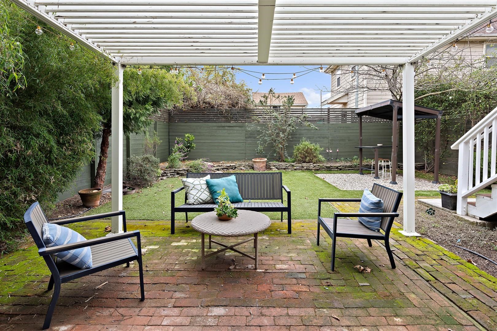 Detail Gallery Image 30 of 56 For 1660 14th St, Oakland,  CA 94607 - 4 Beds | 2/1 Baths