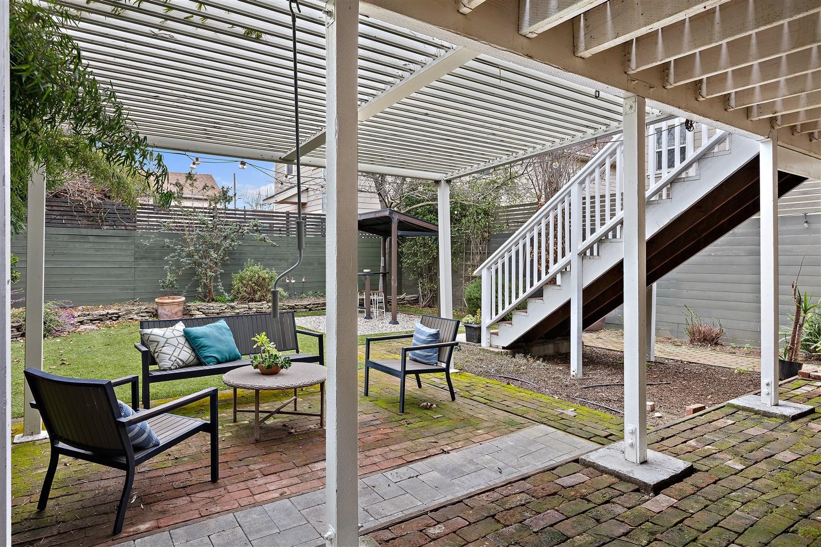 Detail Gallery Image 34 of 56 For 1660 14th St, Oakland,  CA 94607 - 4 Beds | 2/1 Baths