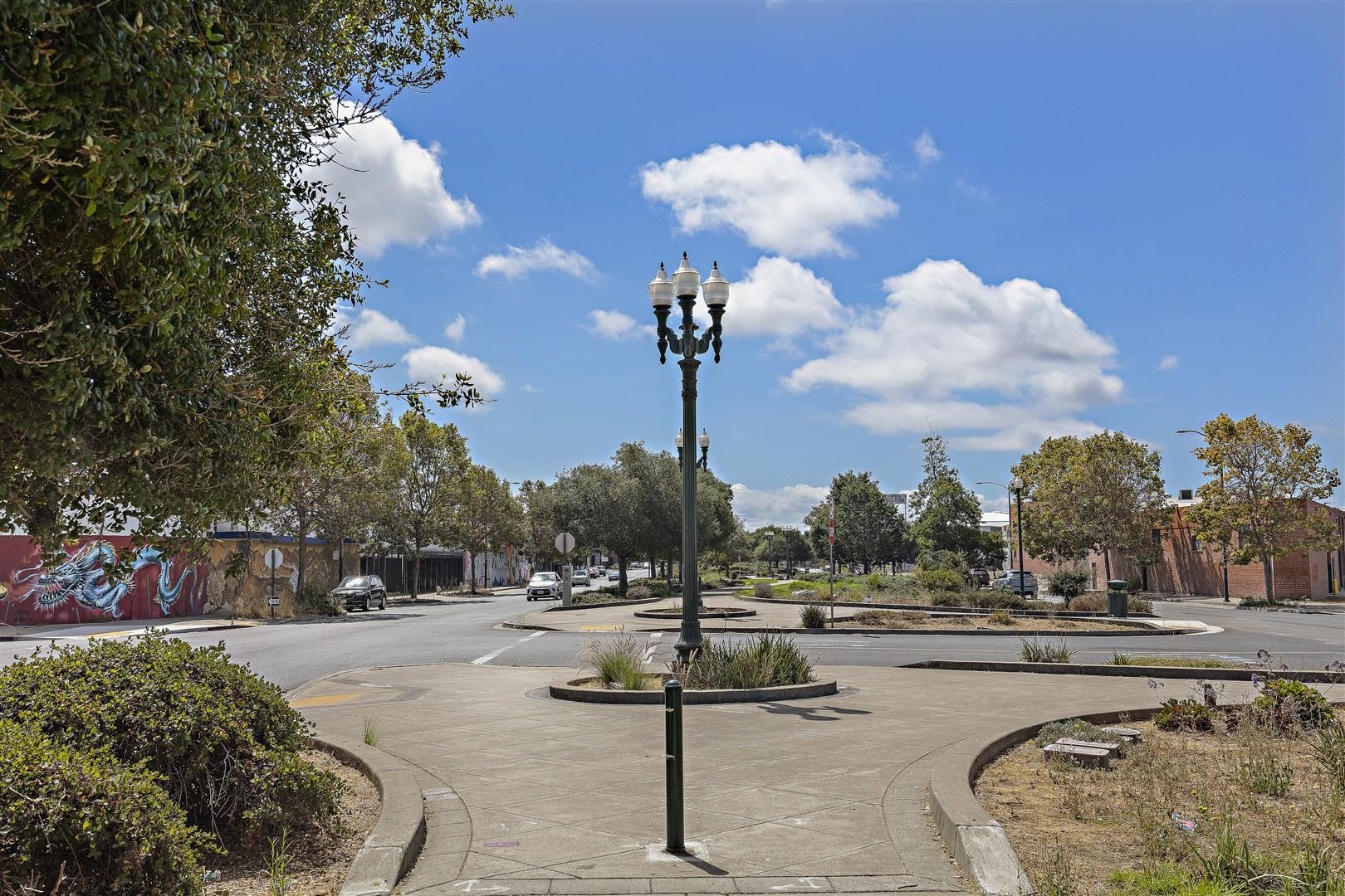 Detail Gallery Image 39 of 56 For 1660 14th St, Oakland,  CA 94607 - 4 Beds | 2/1 Baths