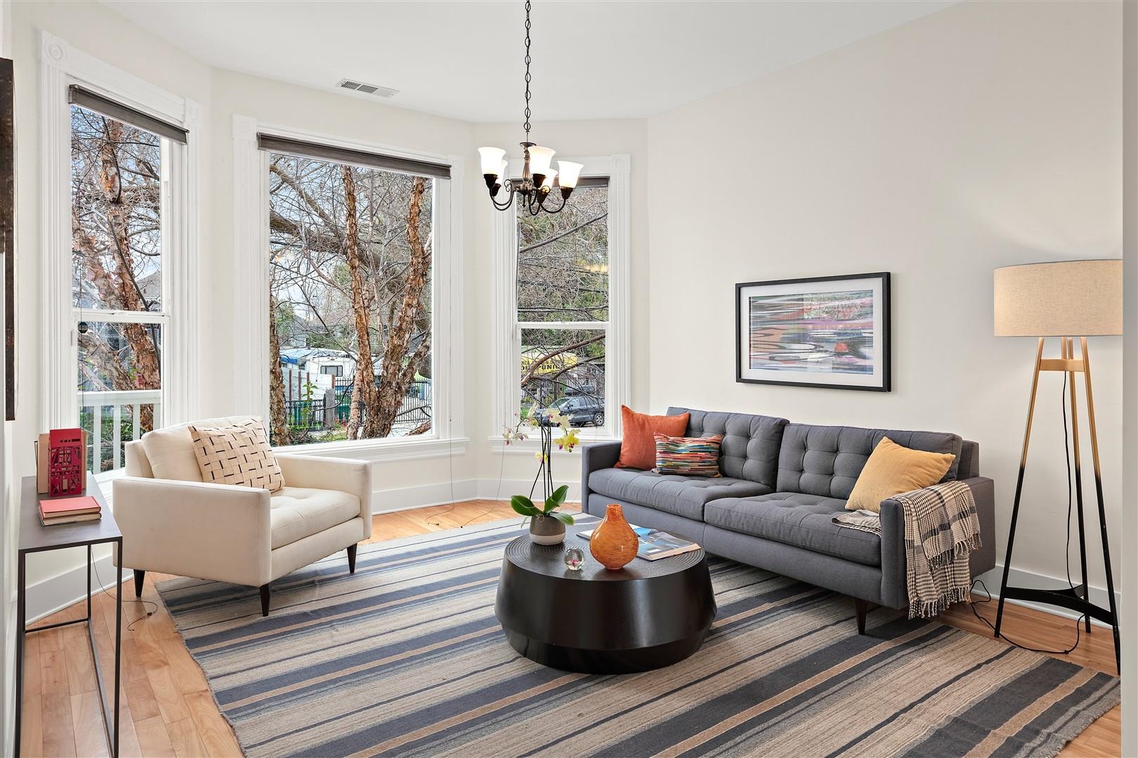 Detail Gallery Image 5 of 56 For 1660 14th St, Oakland,  CA 94607 - 4 Beds | 2/1 Baths