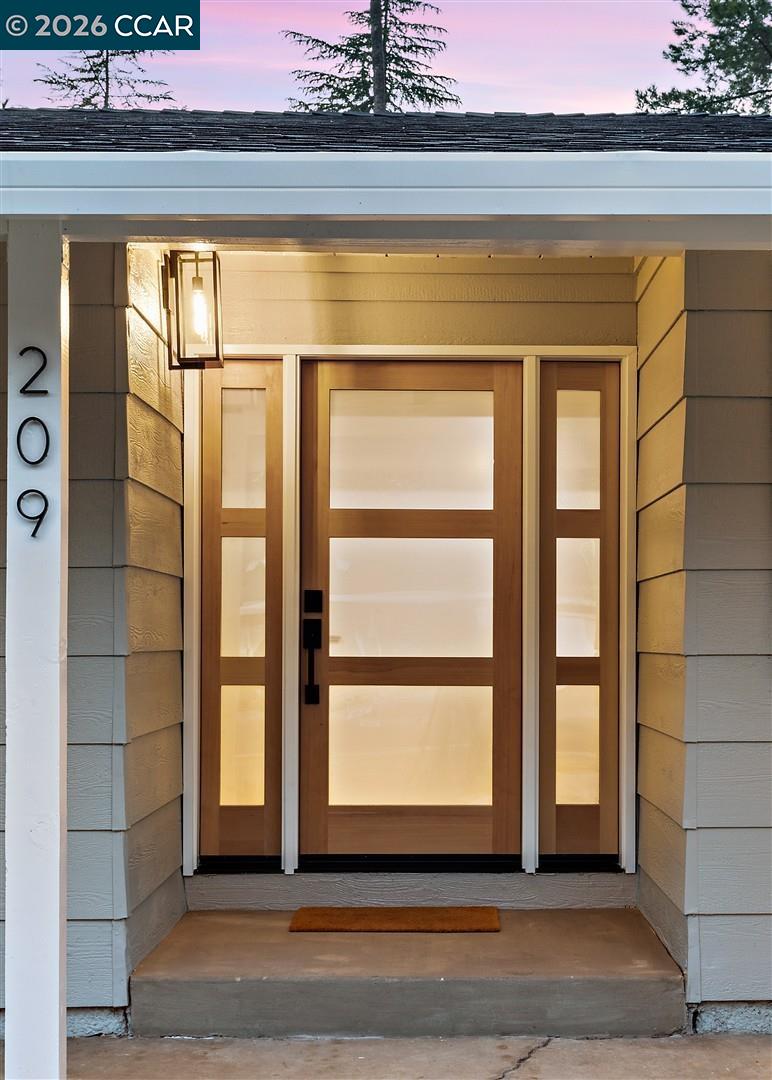 Detail Gallery Image 2 of 46 For 209 Farm Hill Ct, Danville,  CA 94526 - 4 Beds | 2 Baths