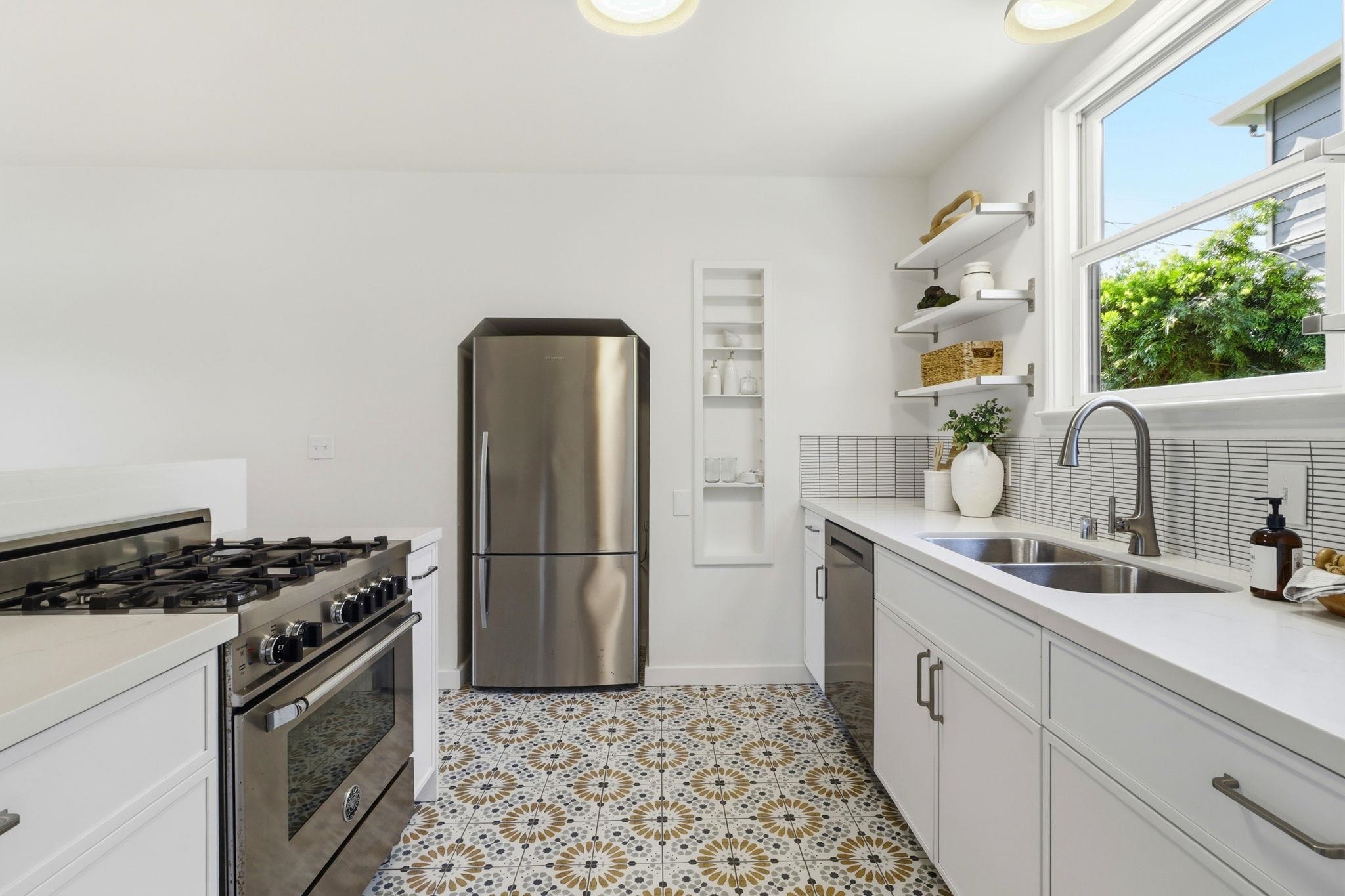 Detail Gallery Image 15 of 35 For 1564 Sacramento St, Berkeley,  CA 94702 - 2 Beds | 1 Baths