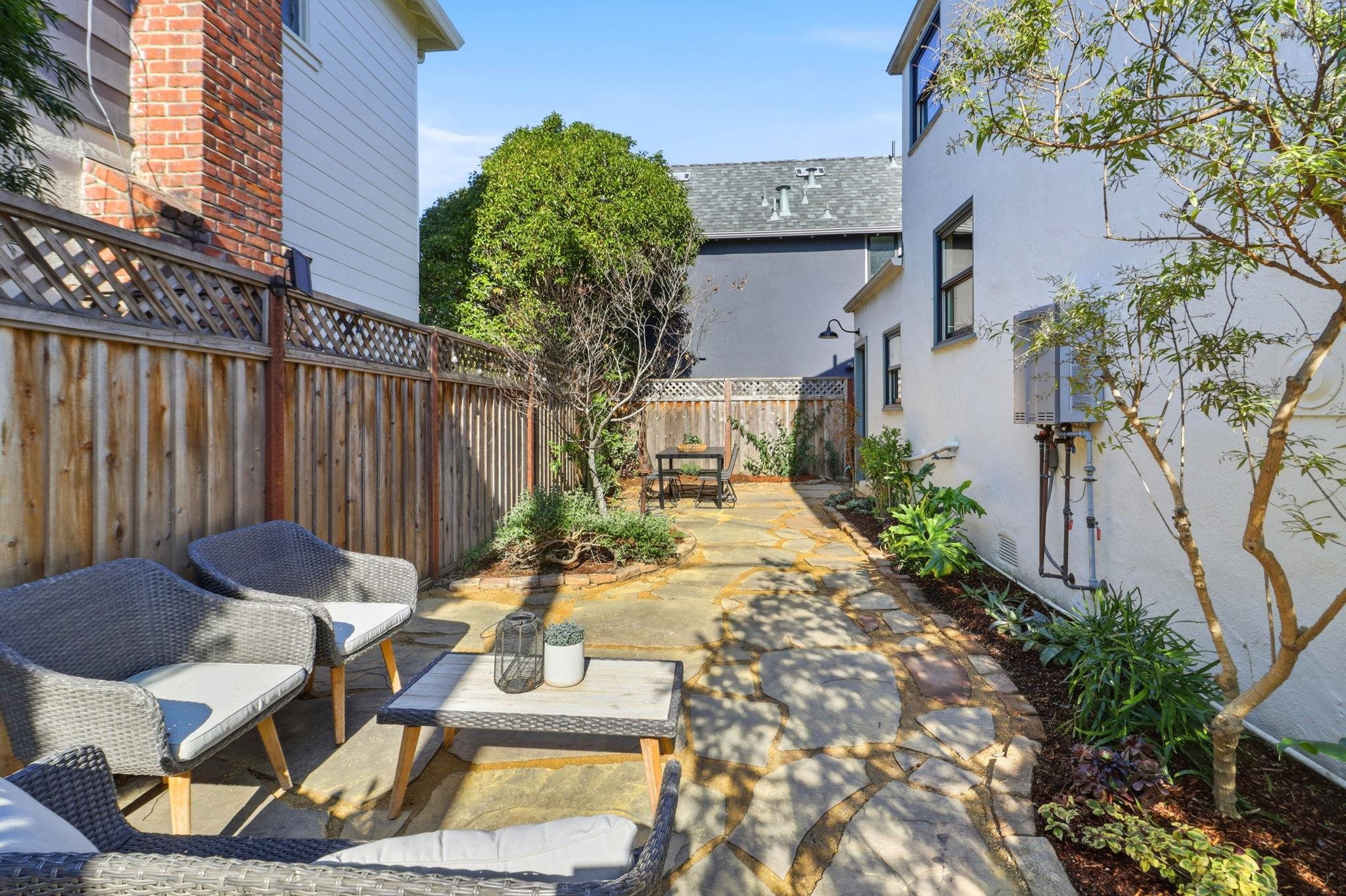 Detail Gallery Image 33 of 35 For 1564 Sacramento St, Berkeley,  CA 94702 - 2 Beds | 1 Baths