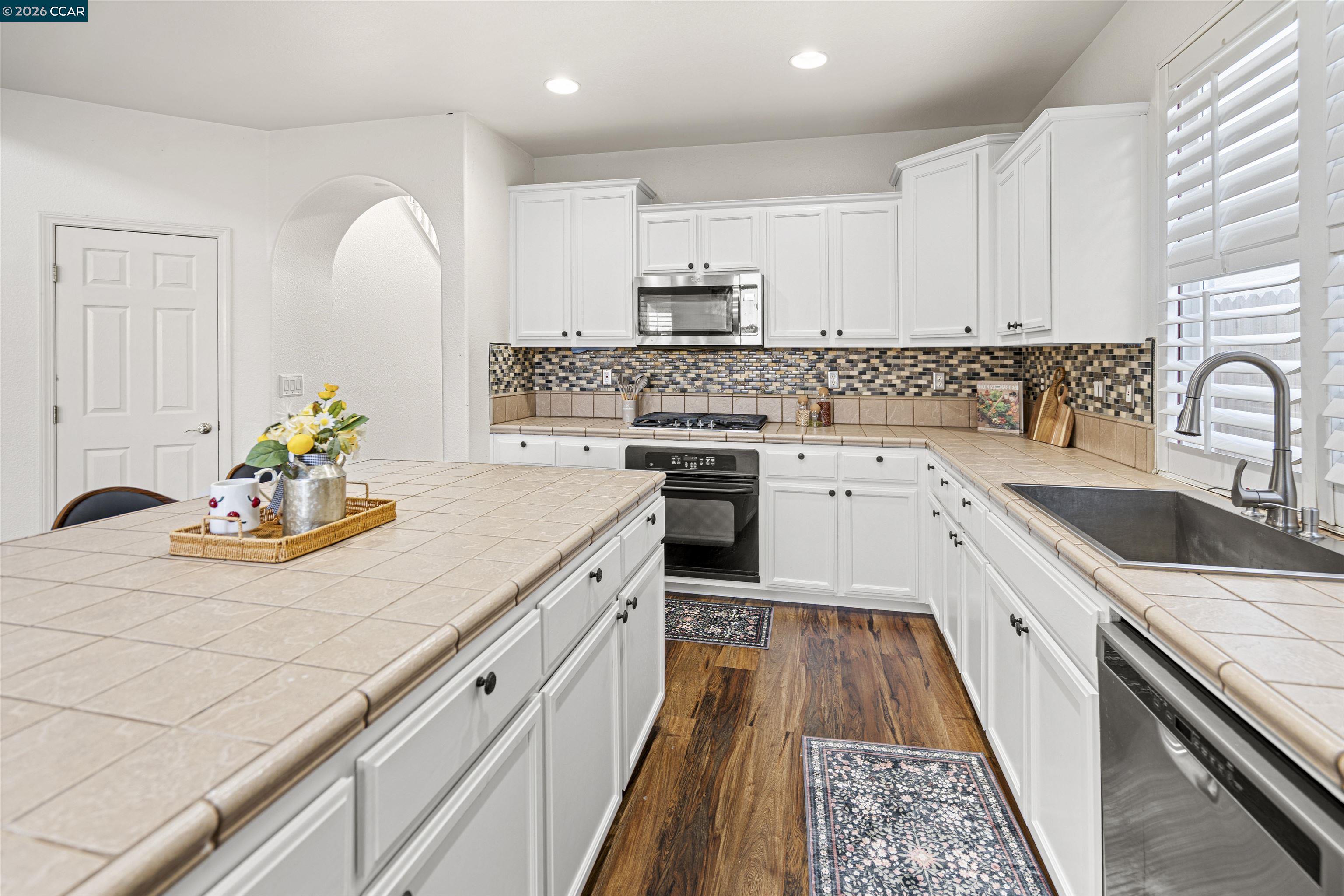 Detail Gallery Image 8 of 35 For 50 Cognac Cir, Sacramento,  CA 95835 - 4 Beds | 3 Baths