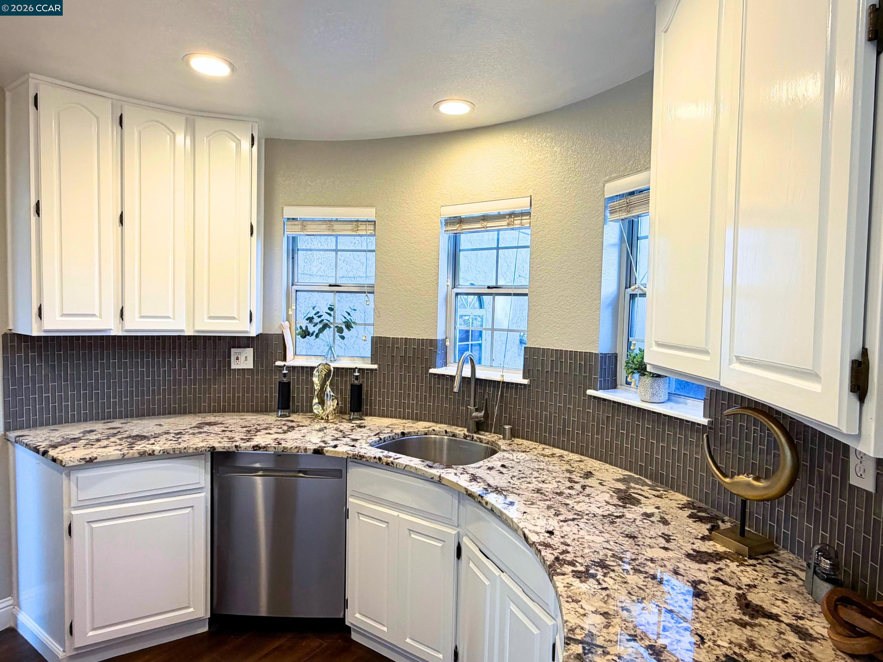 Detail Gallery Image 7 of 51 For 422 W Sunnyoaks Ave, Campbell,  CA 95008 - 3 Beds | 3 Baths