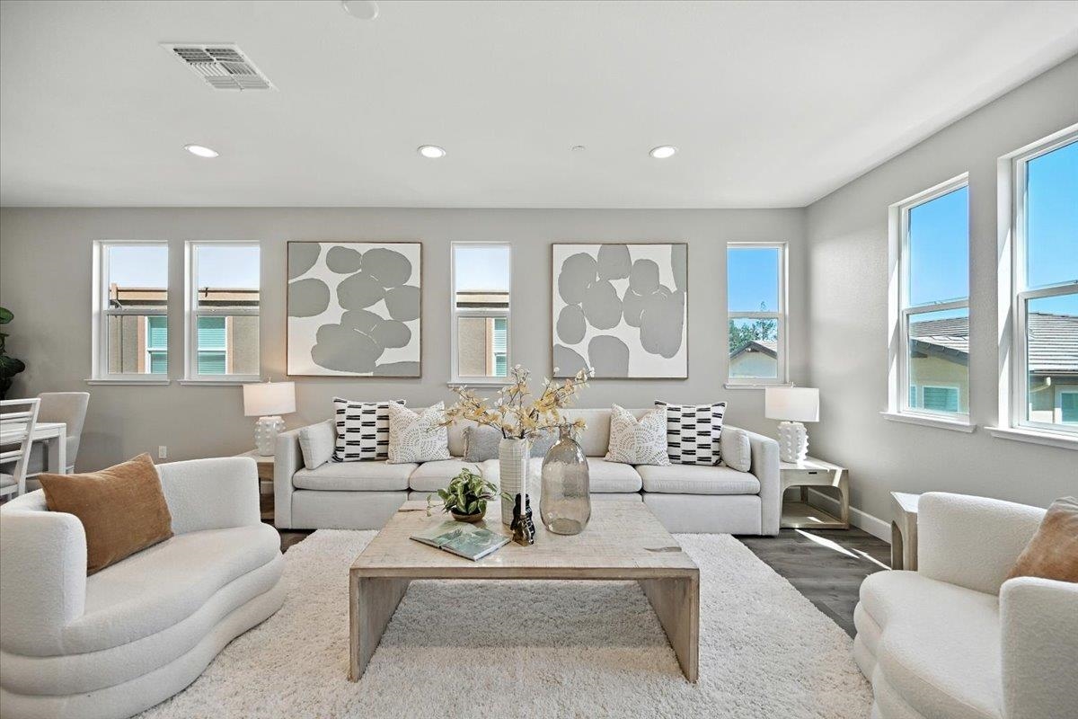 Photo #2: 41122360 Listing: Photo #2