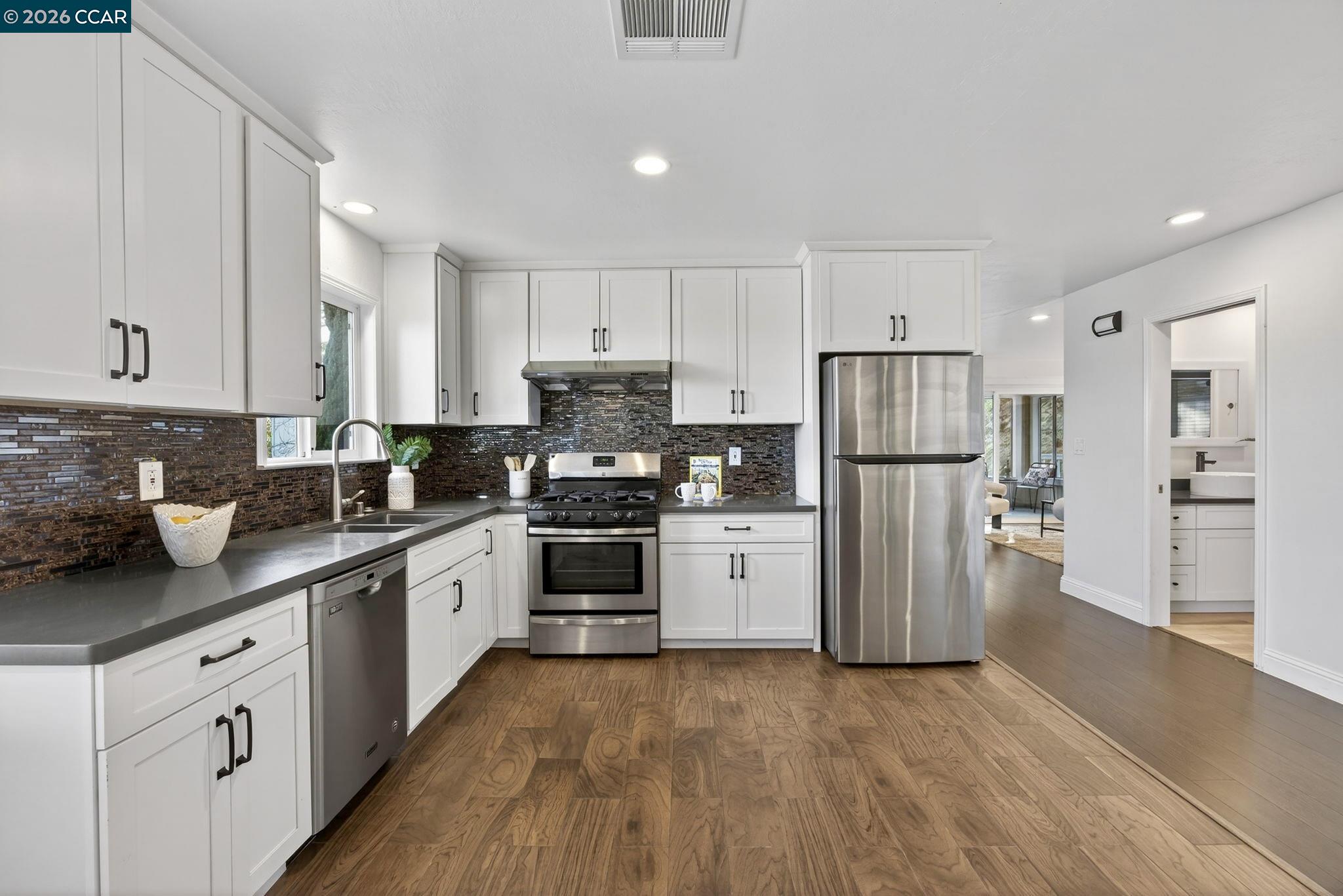 Detail Gallery Image 16 of 54 For 616 Aleta Pl, Pleasant Hill,  CA 94523 - 5 Beds | 3 Baths