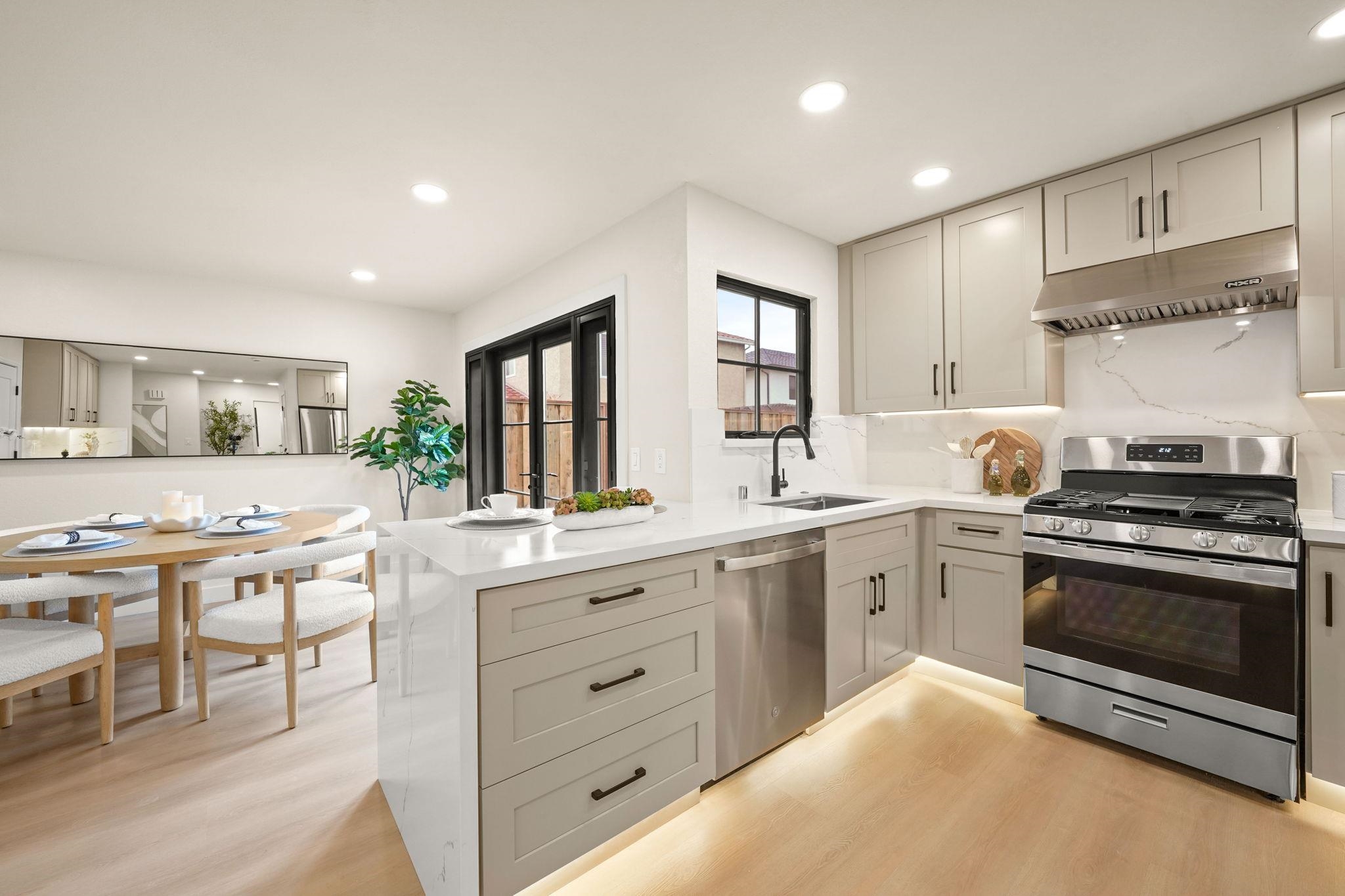 Detail Gallery Image 5 of 17 For 4110 Margaret Ct, San Mateo,  CA 94403 - 4 Beds | 2 Baths