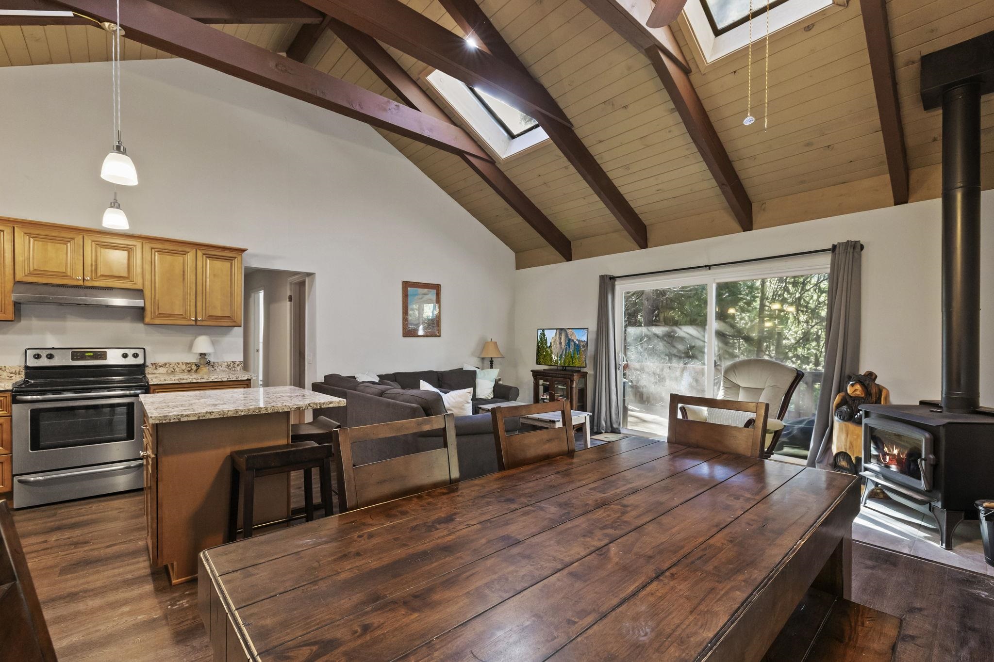 Detail Gallery Image 10 of 38 For 24144 Olo Win Trl, Mi Wuk Village,  CA 95346 - 3 Beds | 2 Baths