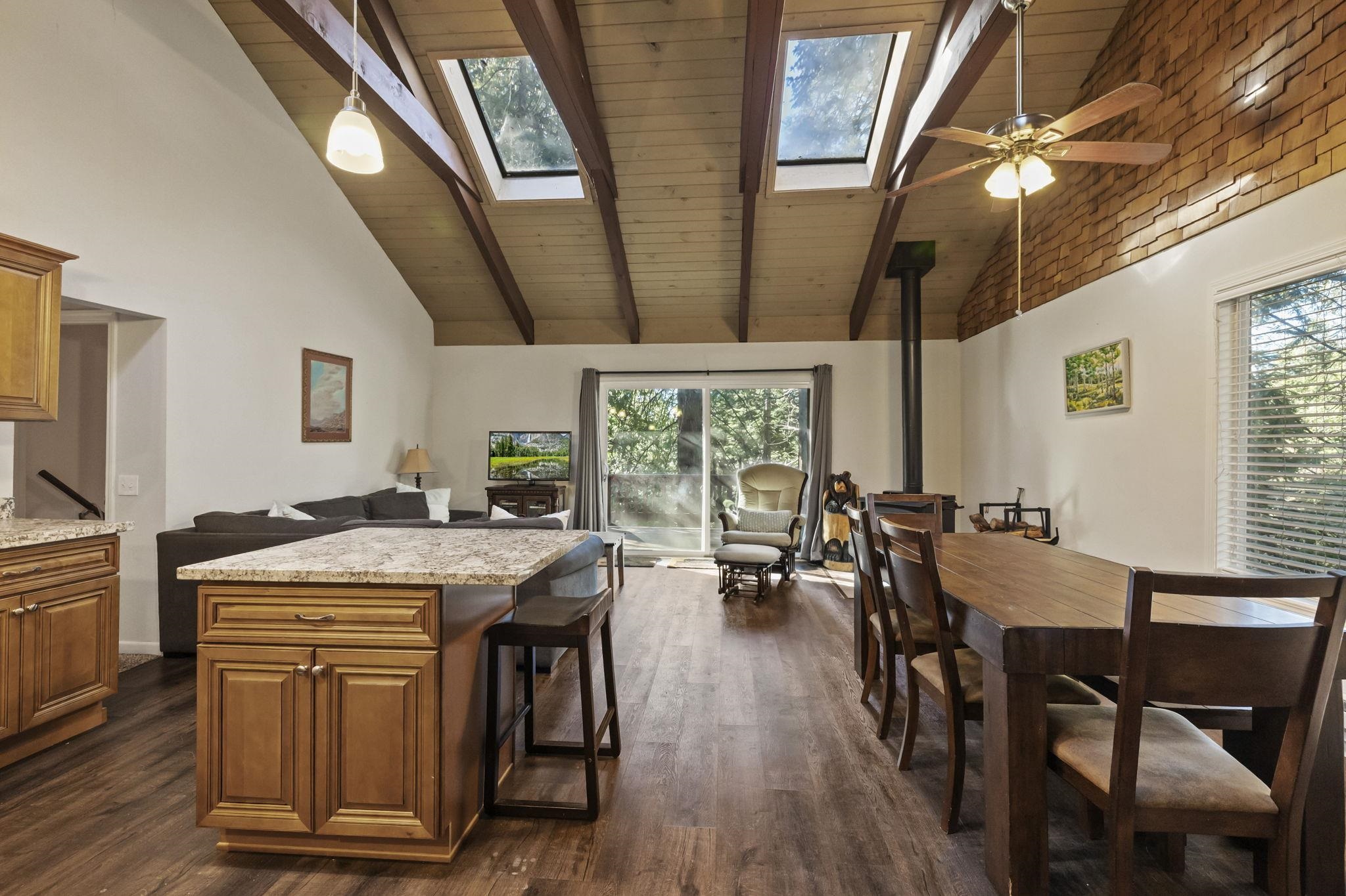 Detail Gallery Image 7 of 38 For 24144 Olo Win Trl, Mi Wuk Village,  CA 95346 - 3 Beds | 2 Baths