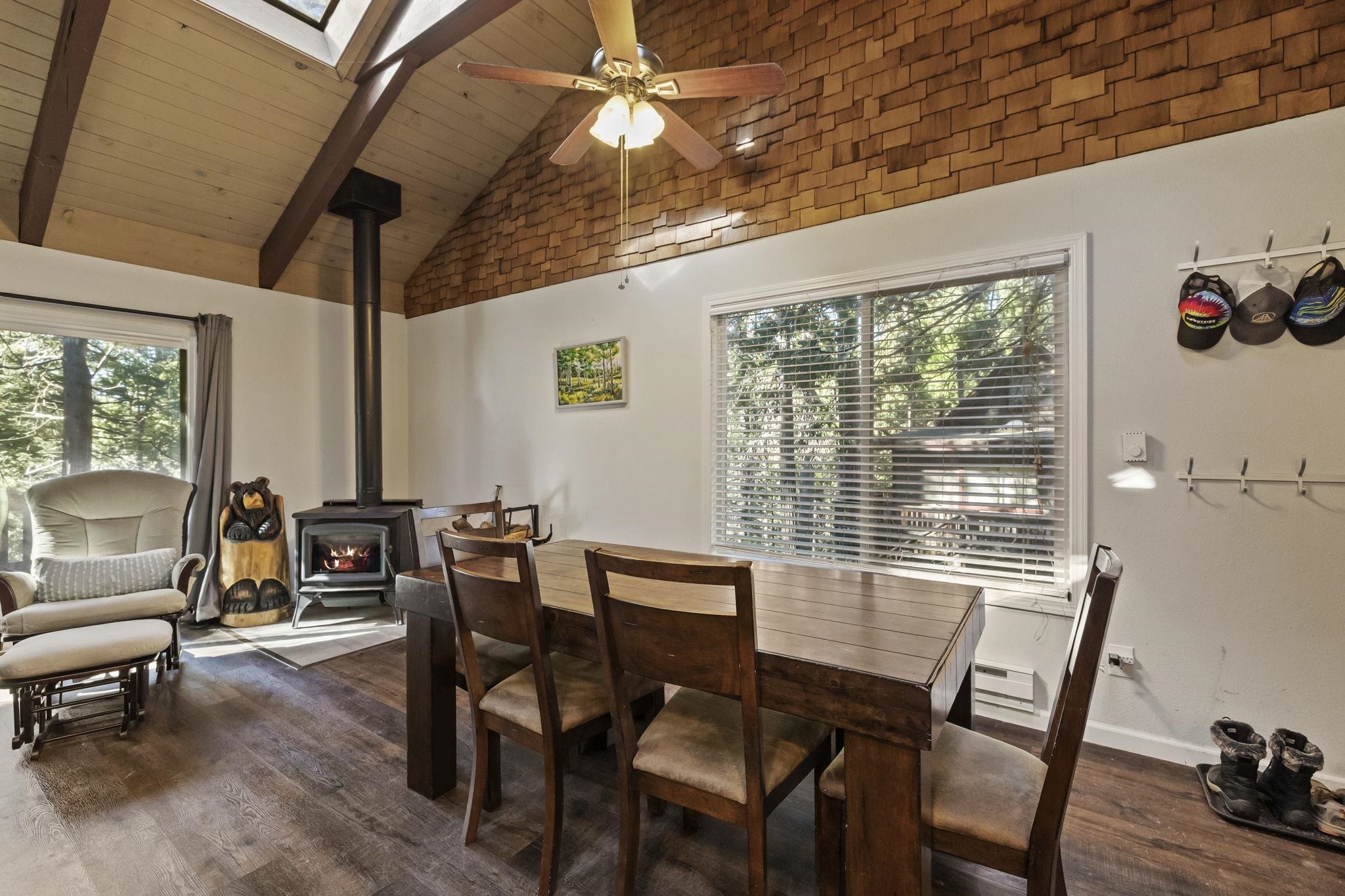 Detail Gallery Image 9 of 38 For 24144 Olo Win Trl, Mi Wuk Village,  CA 95346 - 3 Beds | 2 Baths