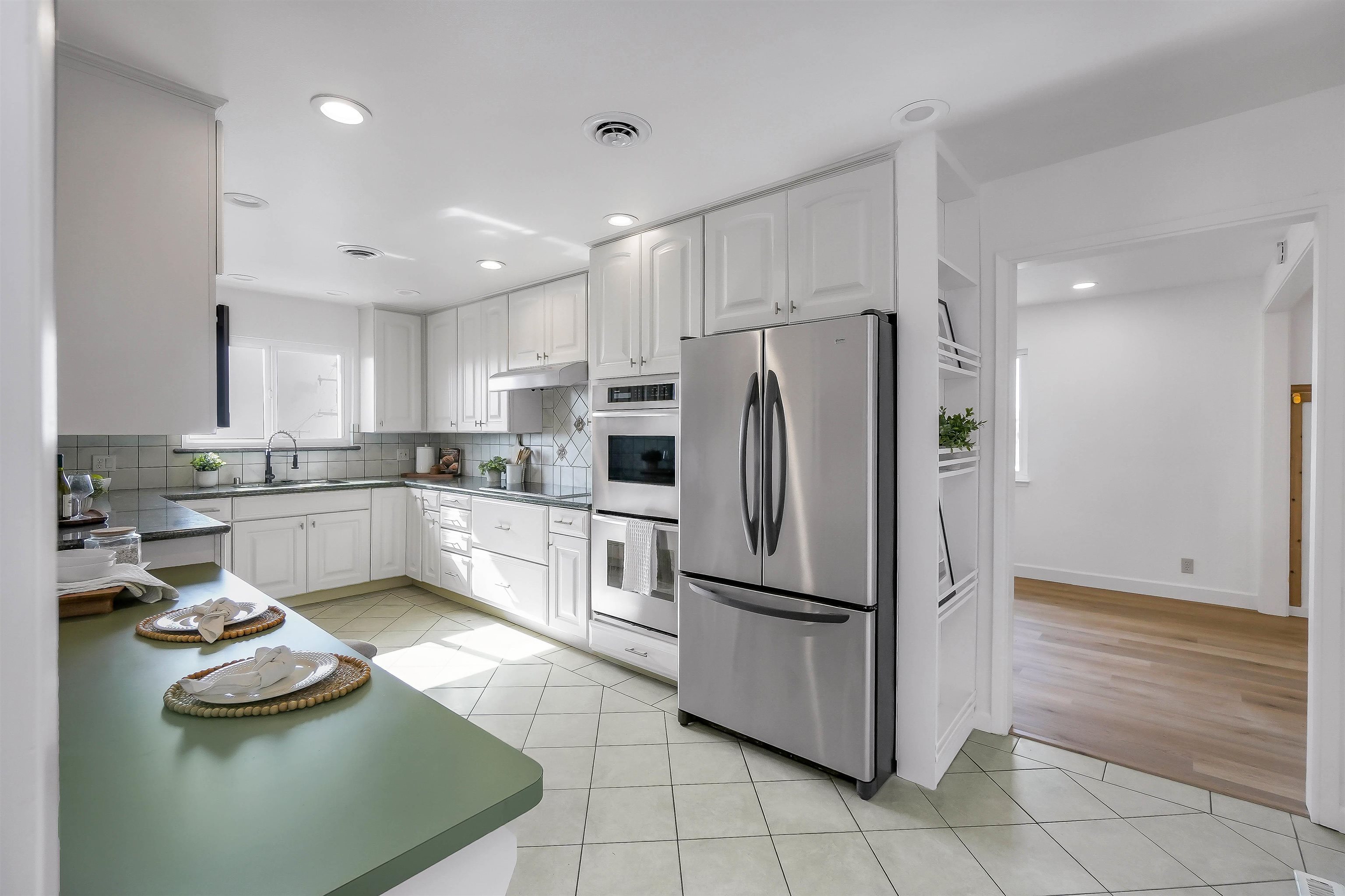 Detail Gallery Image 18 of 60 For 18286 Center St, Castro Valley,  CA 94546 - 4 Beds | 3 Baths