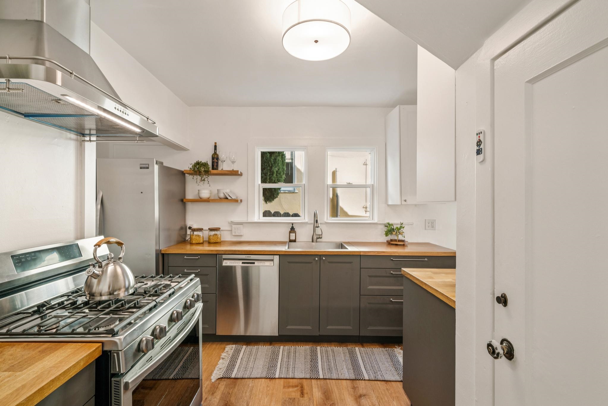 Detail Gallery Image 15 of 55 For 2621 Kingsland Ave, Oakland,  CA 94619 - 3 Beds | 2 Baths