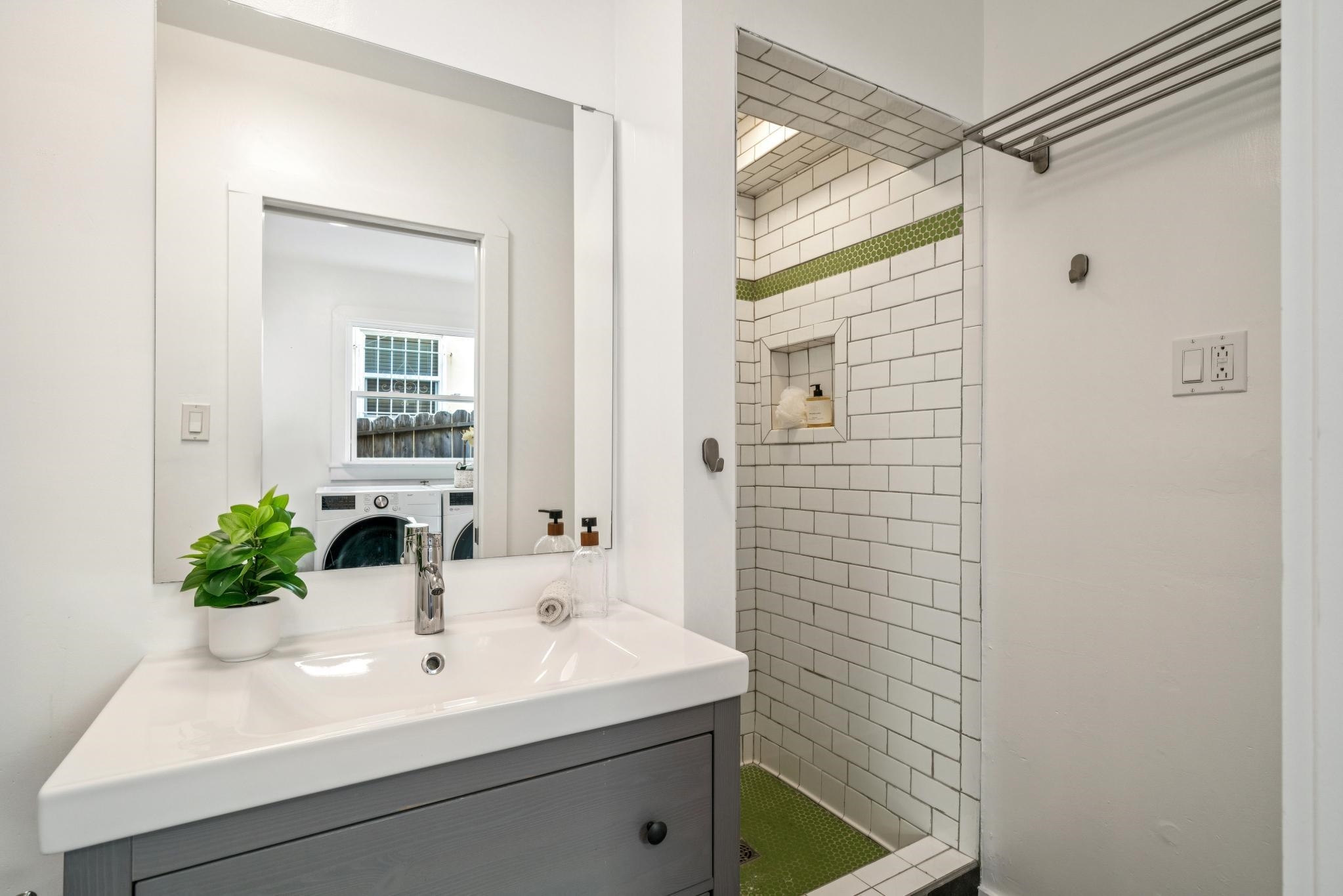 Detail Gallery Image 37 of 55 For 2621 Kingsland Ave, Oakland,  CA 94619 - 3 Beds | 2 Baths