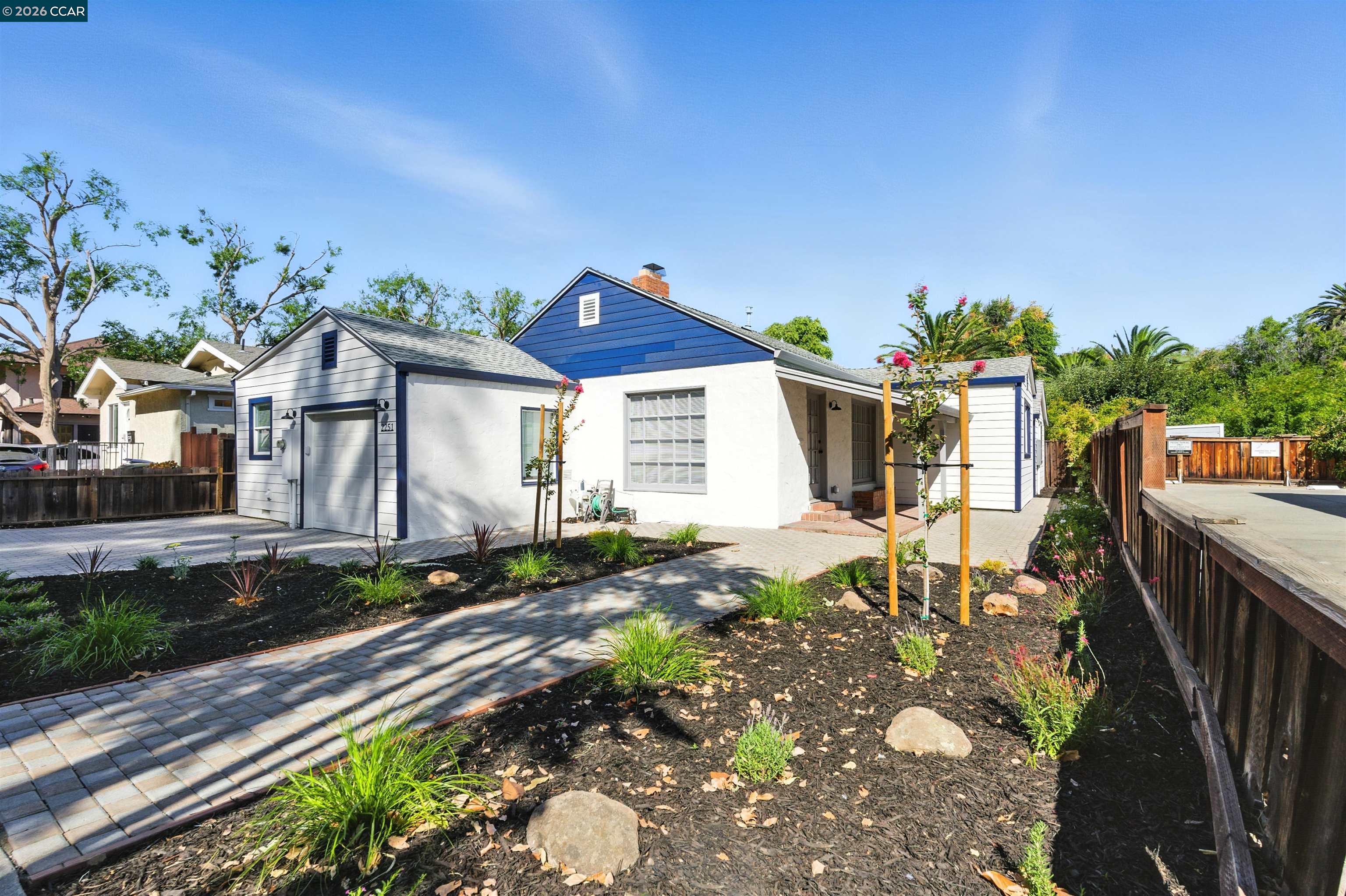 Detail Gallery Image 2 of 26 For 2251 Pacheco St, Concord,  CA 94520-2015 - 3 Beds | 2/1 Baths