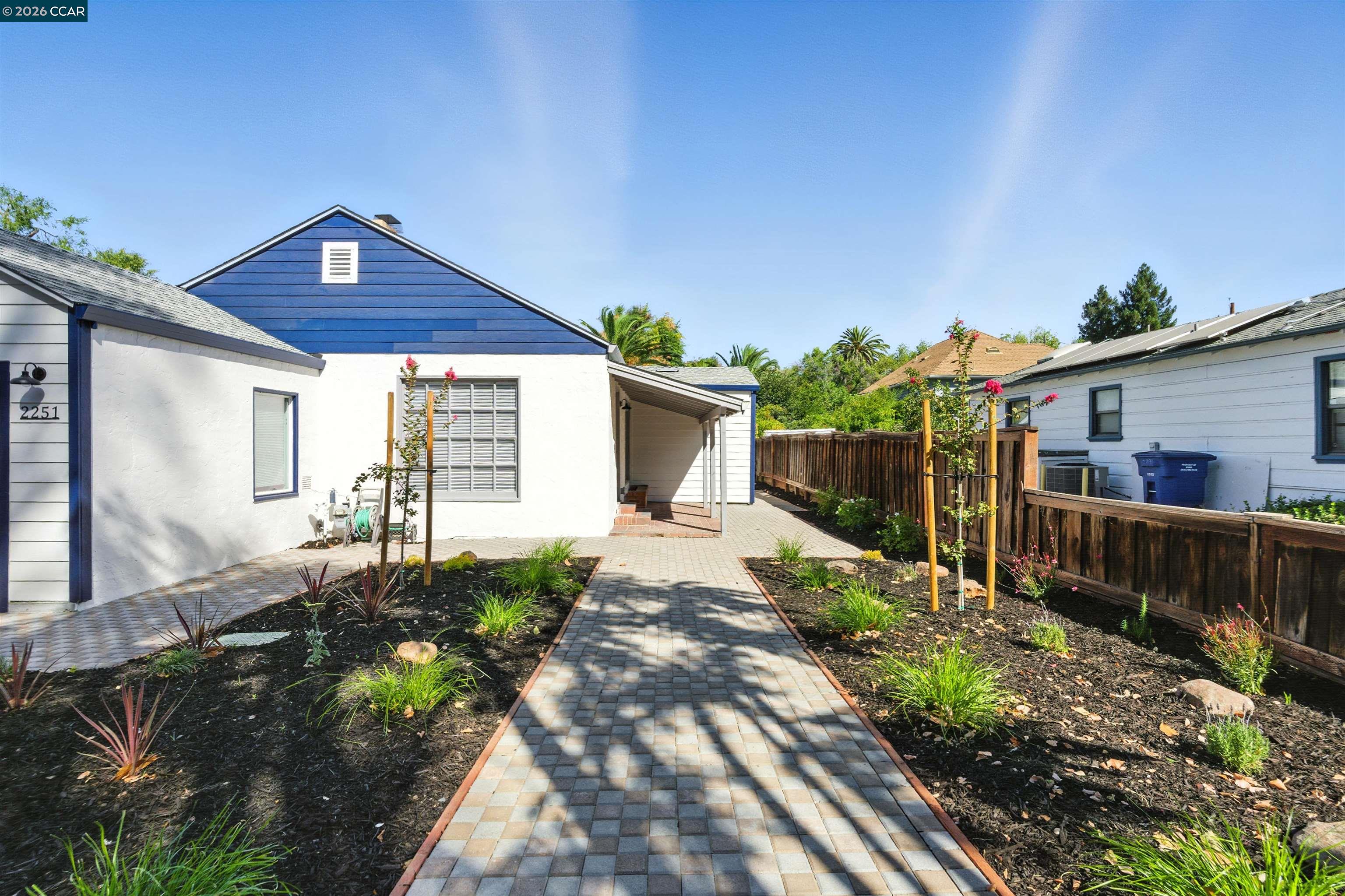 Detail Gallery Image 4 of 26 For 2251 Pacheco St, Concord,  CA 94520-2015 - 3 Beds | 2/1 Baths