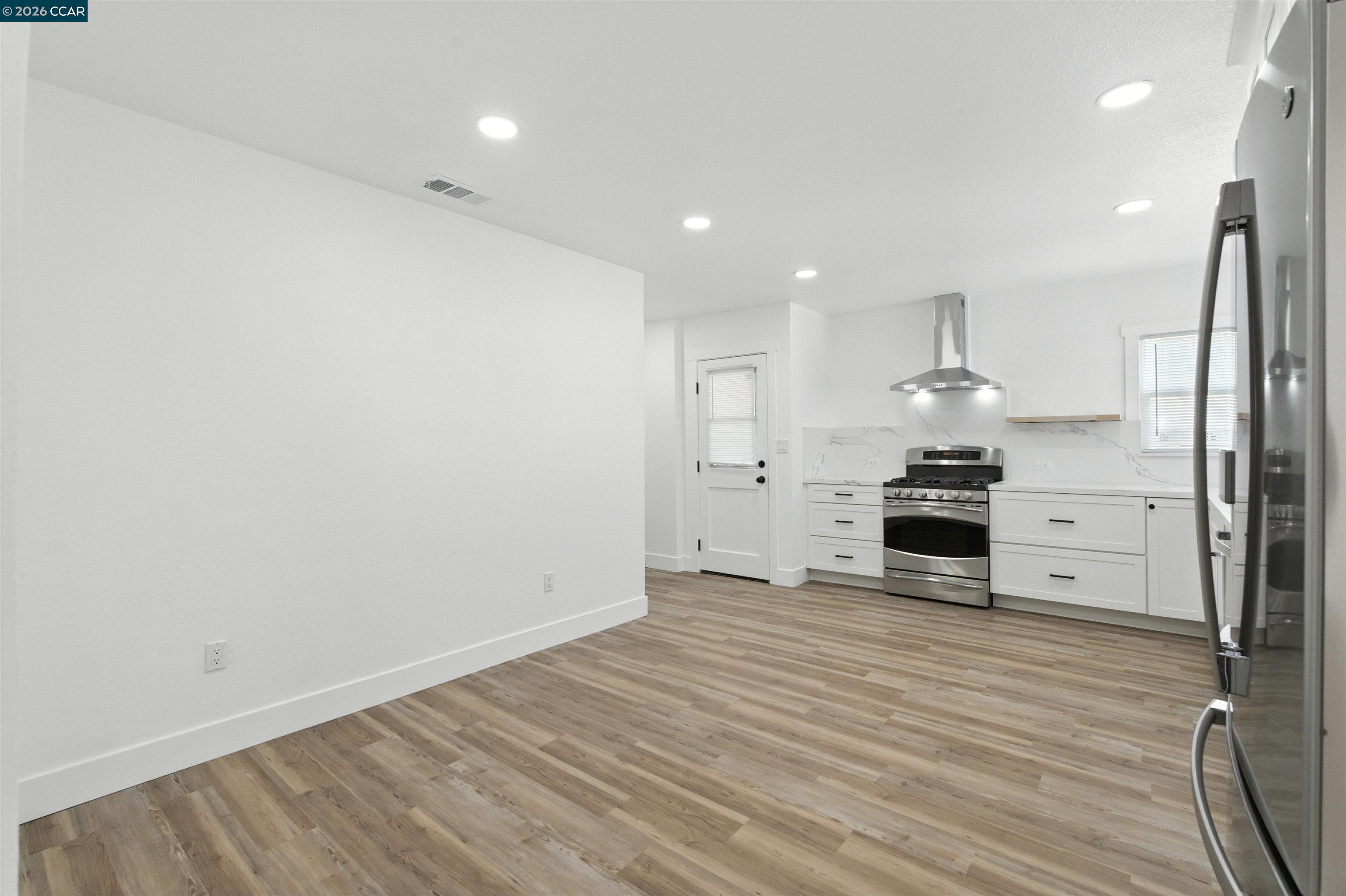 Detail Gallery Image 10 of 26 For 2251 Pacheco St, Concord,  CA 94520-2015 - 3 Beds | 2/1 Baths