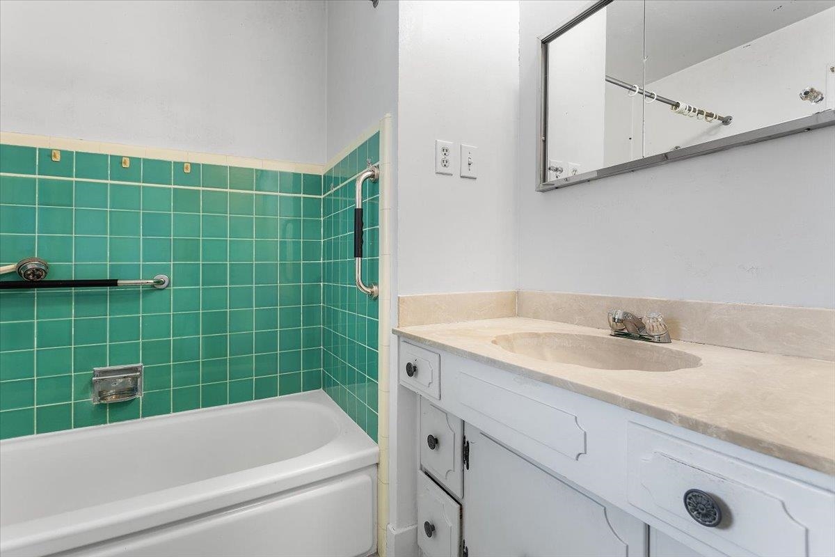 Detail Gallery Image 18 of 23 For 4105 Branson Dr, San Mateo,  CA 94403 - 3 Beds | 1 Baths