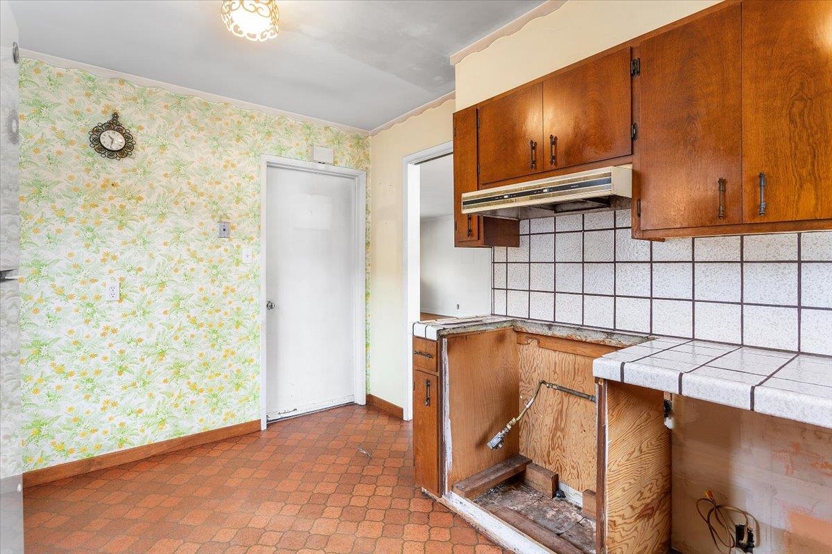 Detail Gallery Image 10 of 23 For 4105 Branson Dr, San Mateo,  CA 94403 - 3 Beds | 1 Baths