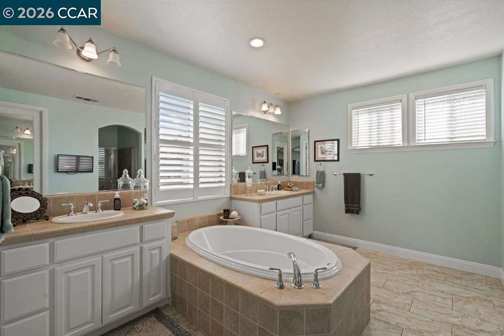 Detail Gallery Image 40 of 60 For 5627 Arcadia Cir, Discovery Bay,  CA 94505 - 5 Beds | 3/1 Baths
