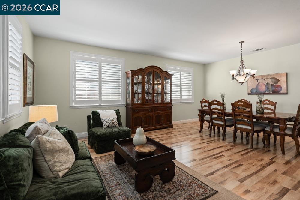 Detail Gallery Image 8 of 60 For 5627 Arcadia Cir, Discovery Bay,  CA 94505 - 5 Beds | 3/1 Baths