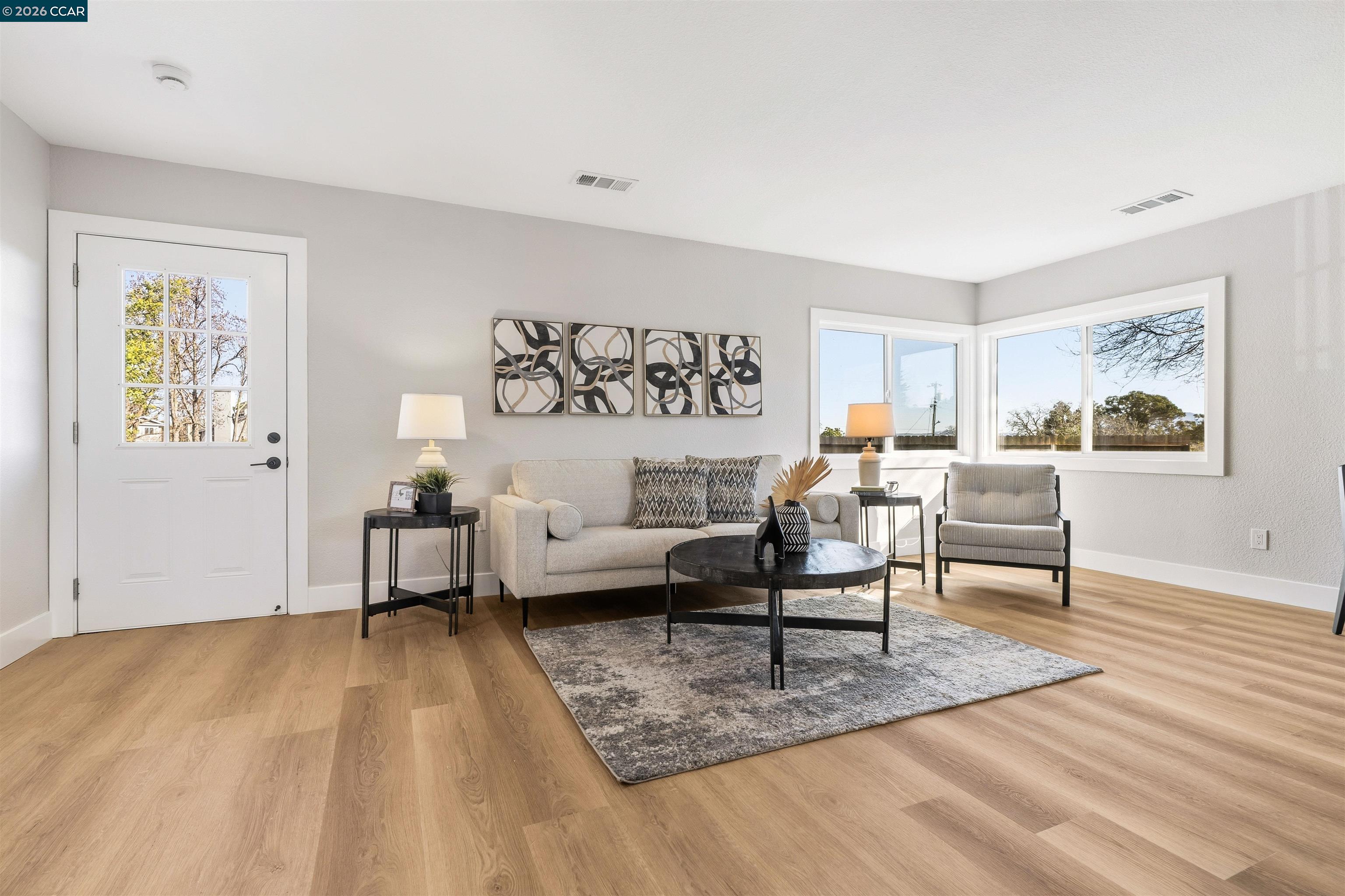 Detail Gallery Image 2 of 19 For 3102 Pine St, Martinez,  CA 94553 - 3 Beds | 2 Baths