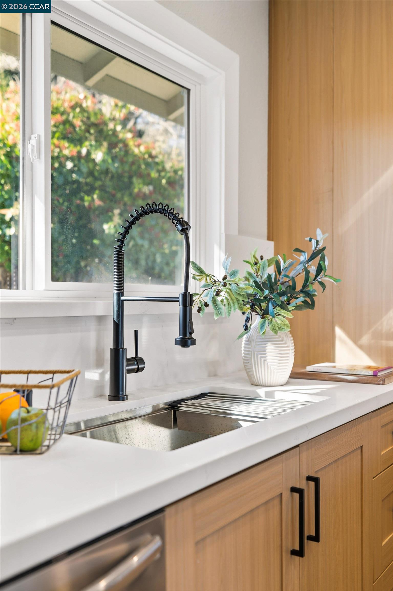 Detail Gallery Image 8 of 19 For 3102 Pine St, Martinez,  CA 94553 - 3 Beds | 2 Baths