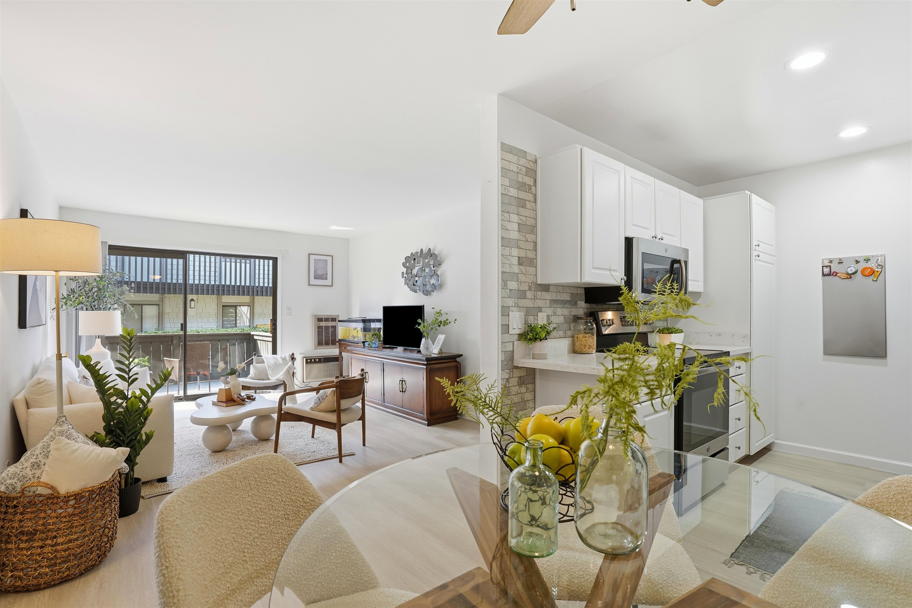 Photo #4: 41122418 Listing: Photo #4