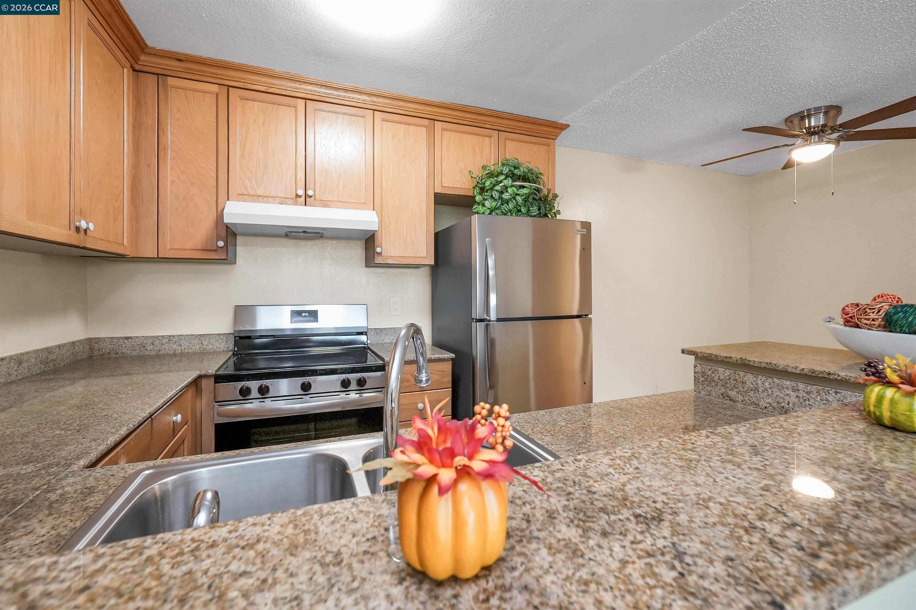 Detail Gallery Image 3 of 41 For 1333 N Camino Alto #149,  Vallejo,  CA 94589 - 3 Beds | 2 Baths