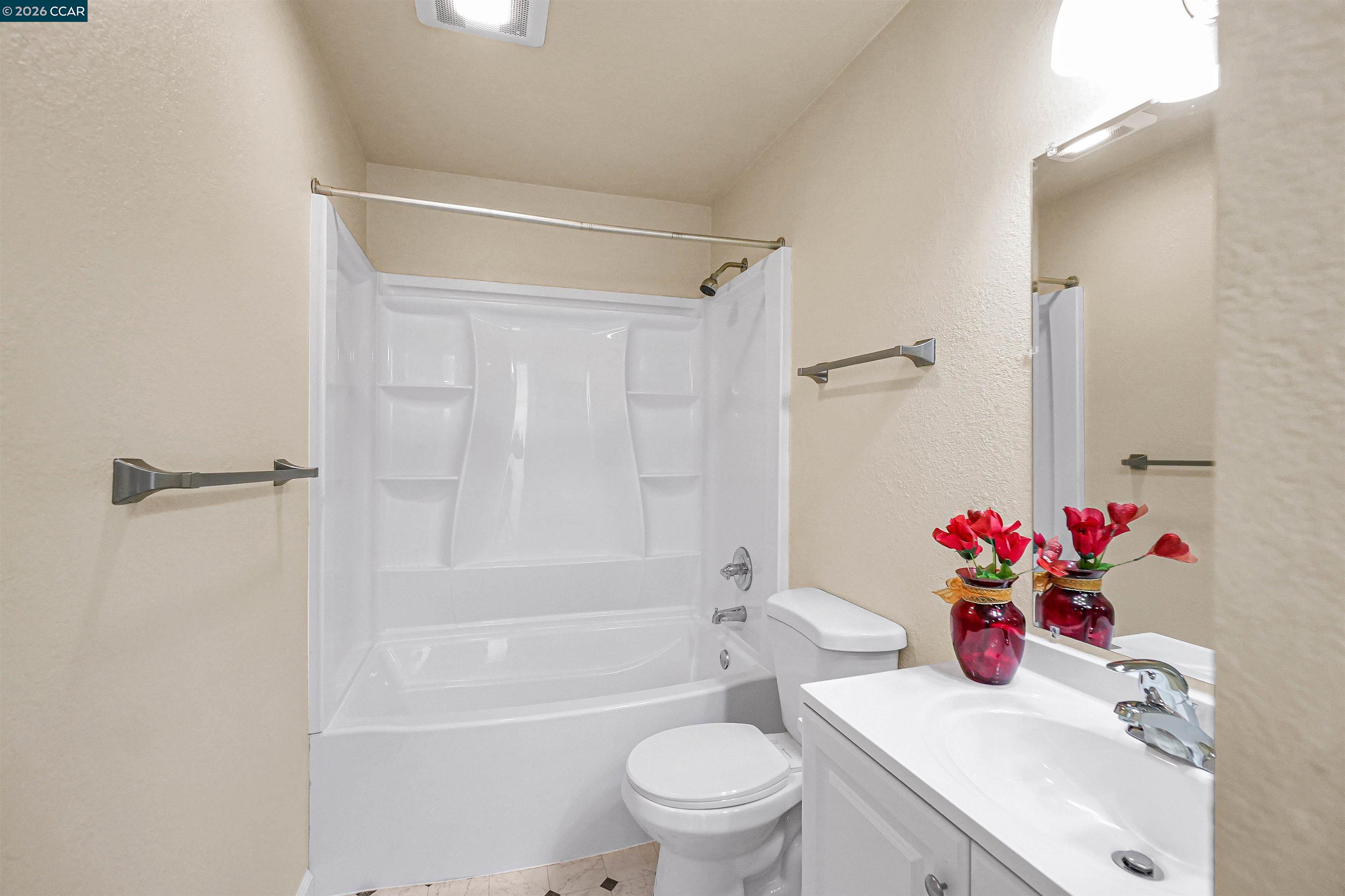 Detail Gallery Image 22 of 41 For 1333 N Camino Alto #149,  Vallejo,  CA 94589 - 3 Beds | 2 Baths