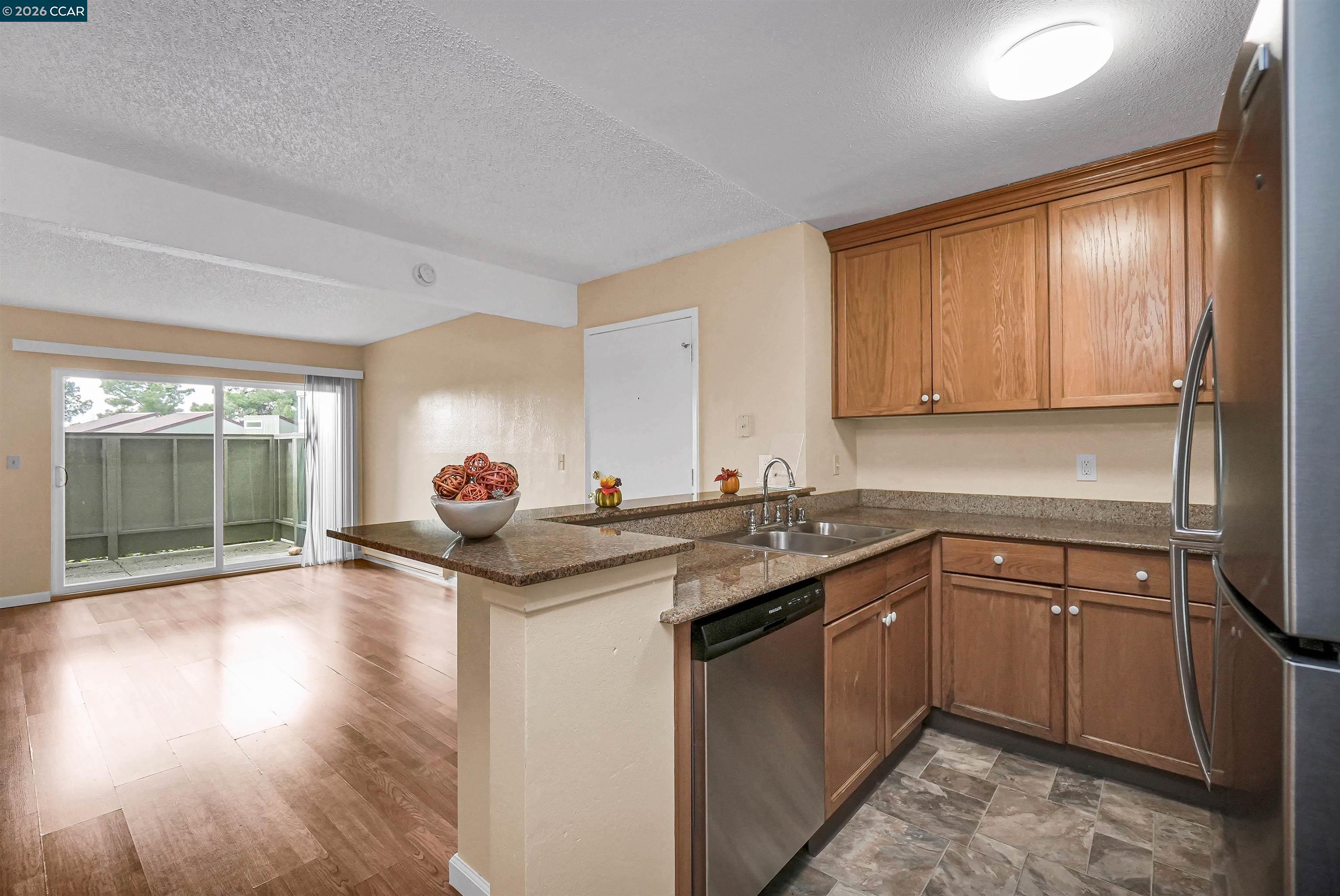 Detail Gallery Image 5 of 41 For 1333 N Camino Alto #149,  Vallejo,  CA 94589 - 3 Beds | 2 Baths