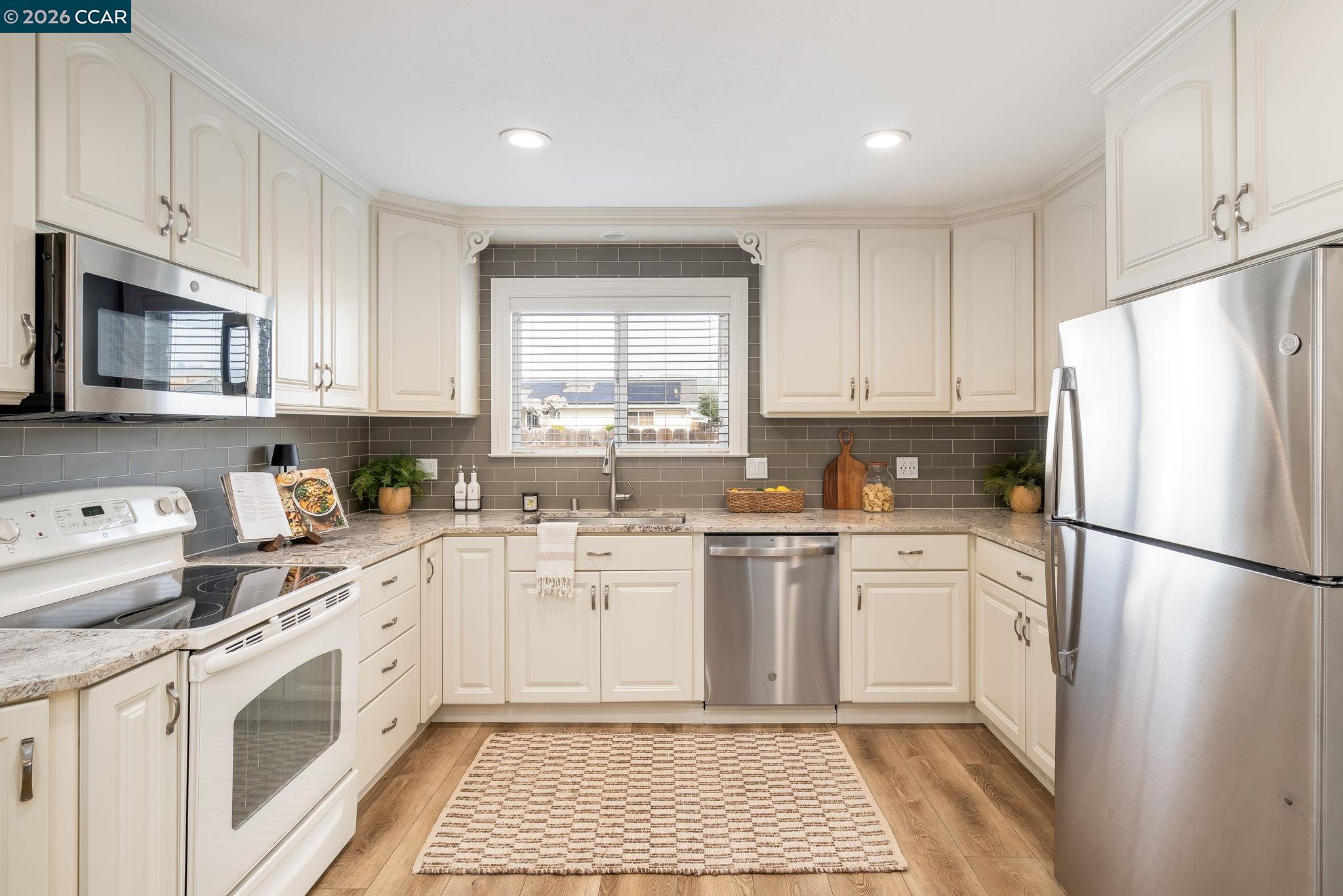 Detail Gallery Image 12 of 41 For 3916 Saint Michael Ct, Concord,  CA 94519 - 3 Beds | 2 Baths