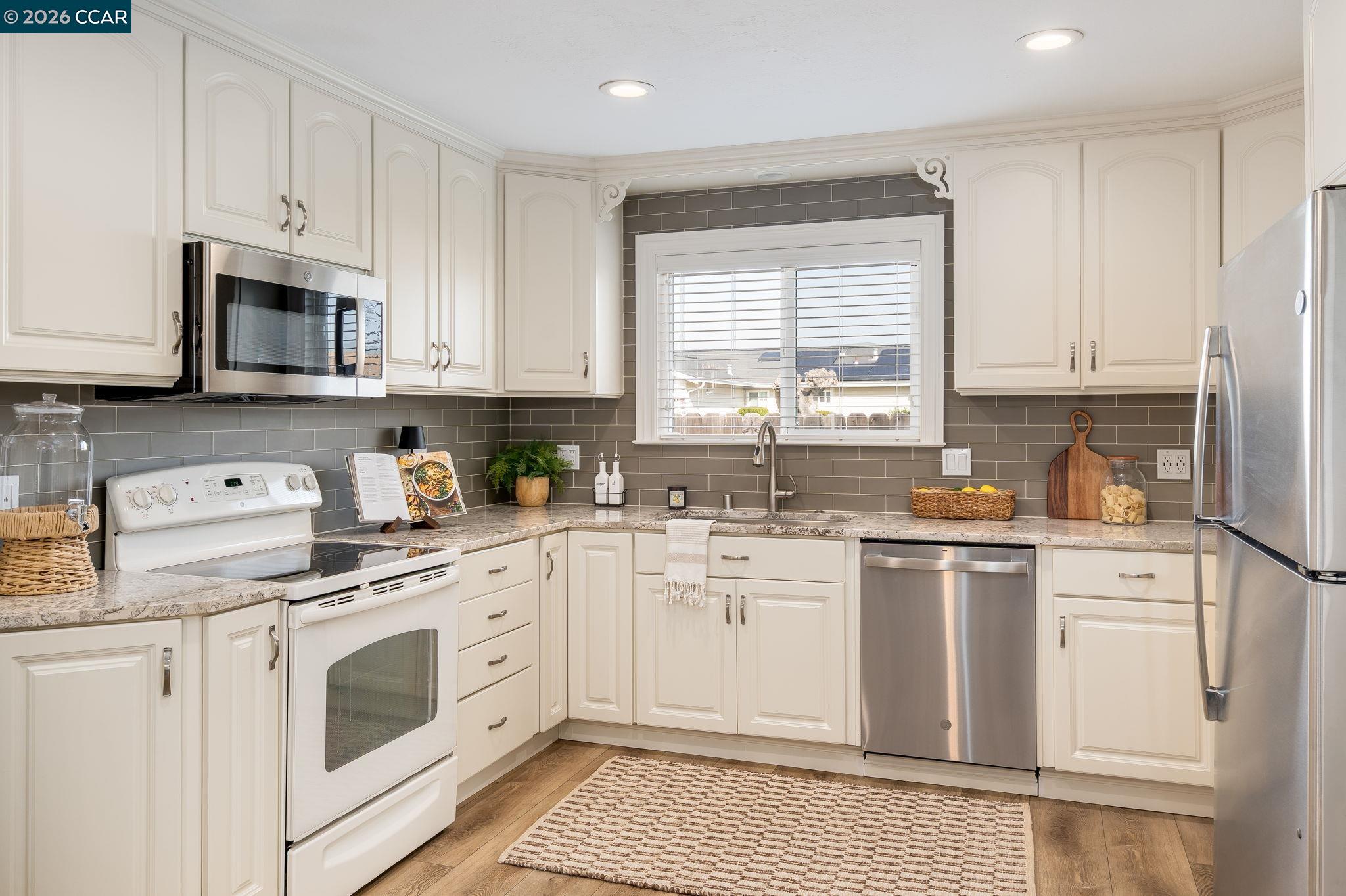 Detail Gallery Image 13 of 41 For 3916 Saint Michael Ct, Concord,  CA 94519 - 3 Beds | 2 Baths