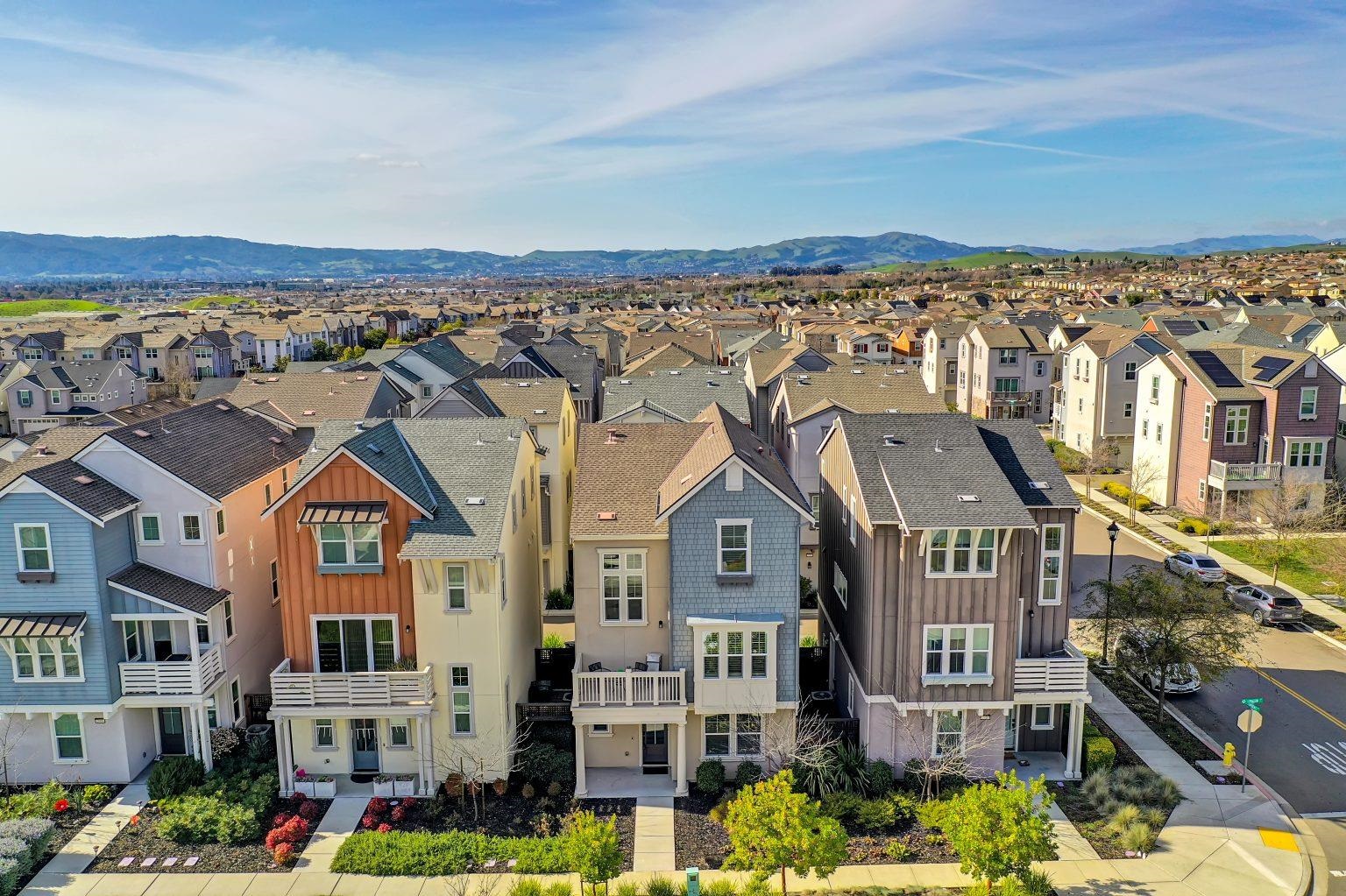 Detail Gallery Image 3 of 47 For 2008 Confidence Way, Dublin,  CA 94568 - 4 Beds | 3/1 Baths