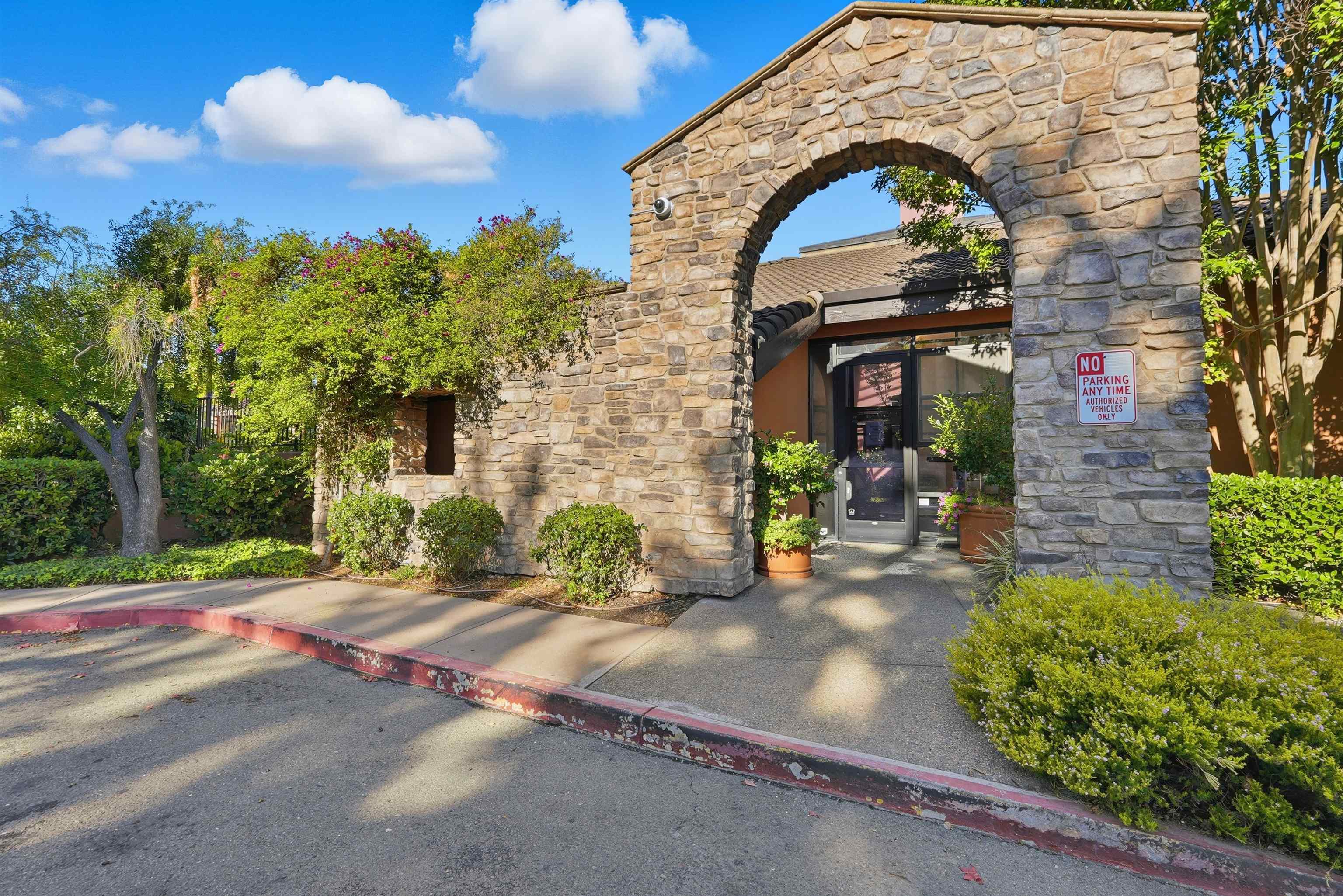 Photo #4: 41122424 Listing: Photo #4