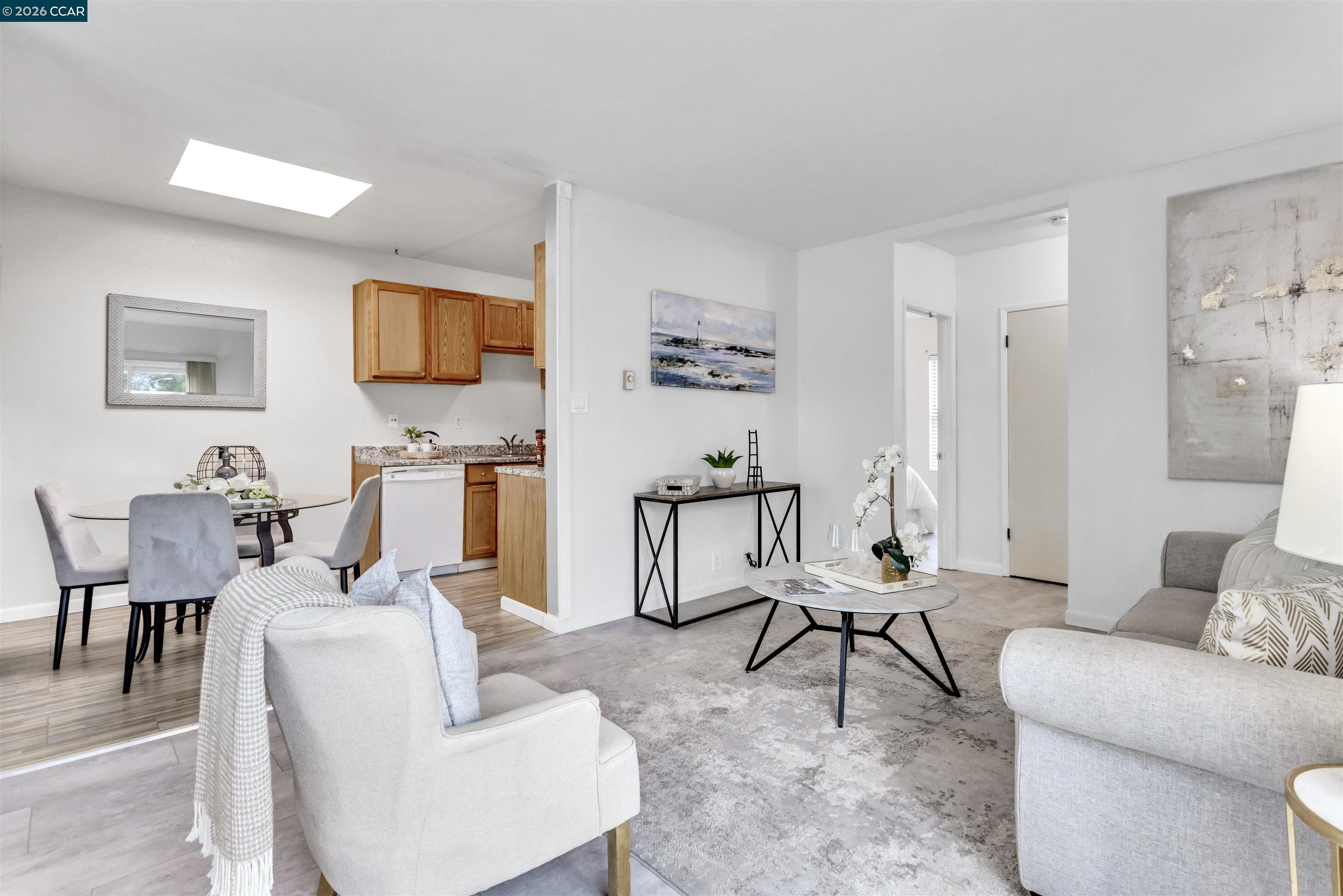 Detail Gallery Image 1 of 30 For 952 Mission Rd, South San Francisco,  CA 94080 - 2 Beds | 1 Baths