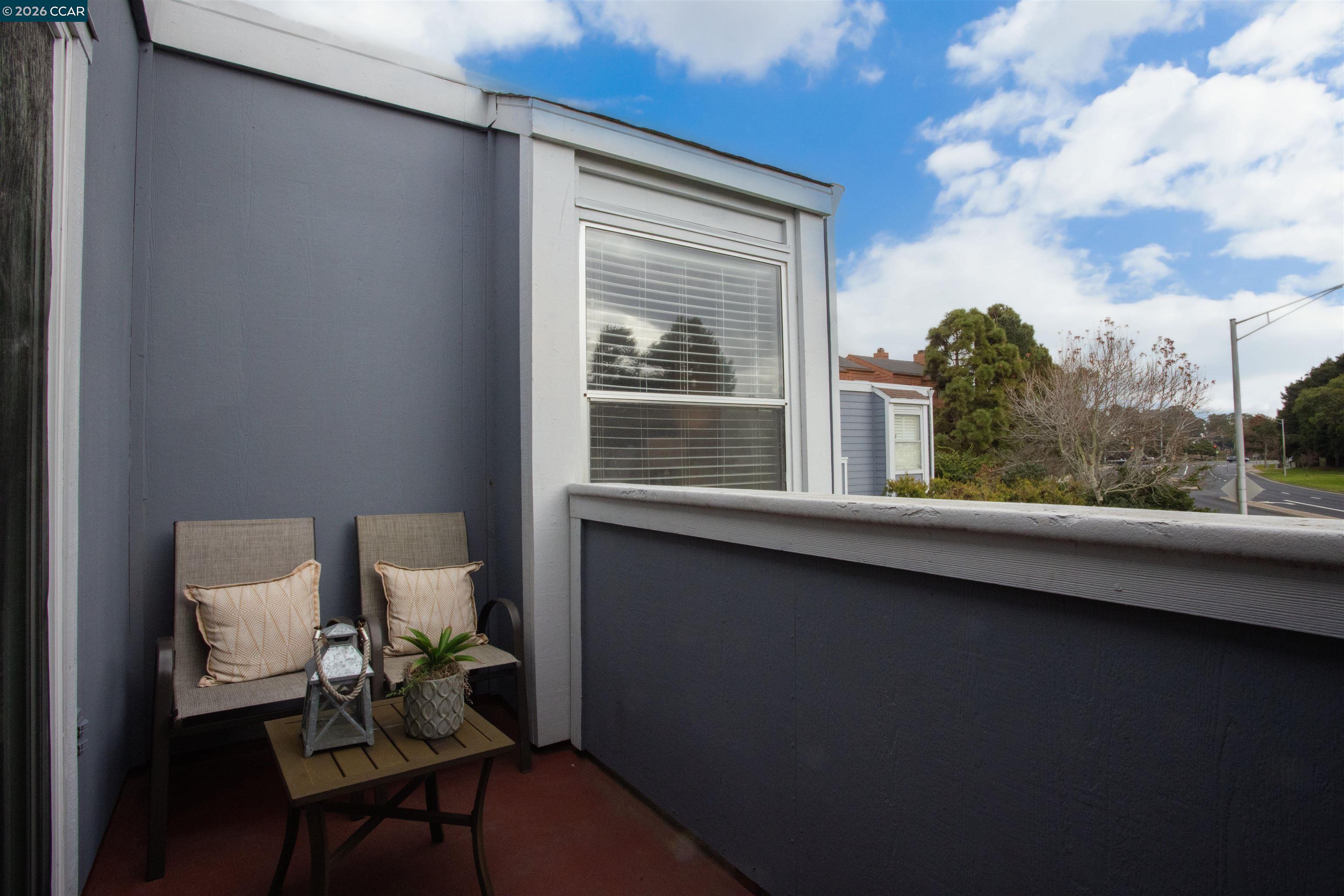 Detail Gallery Image 21 of 30 For 952 Mission Rd, South San Francisco,  CA 94080 - 2 Beds | 1 Baths