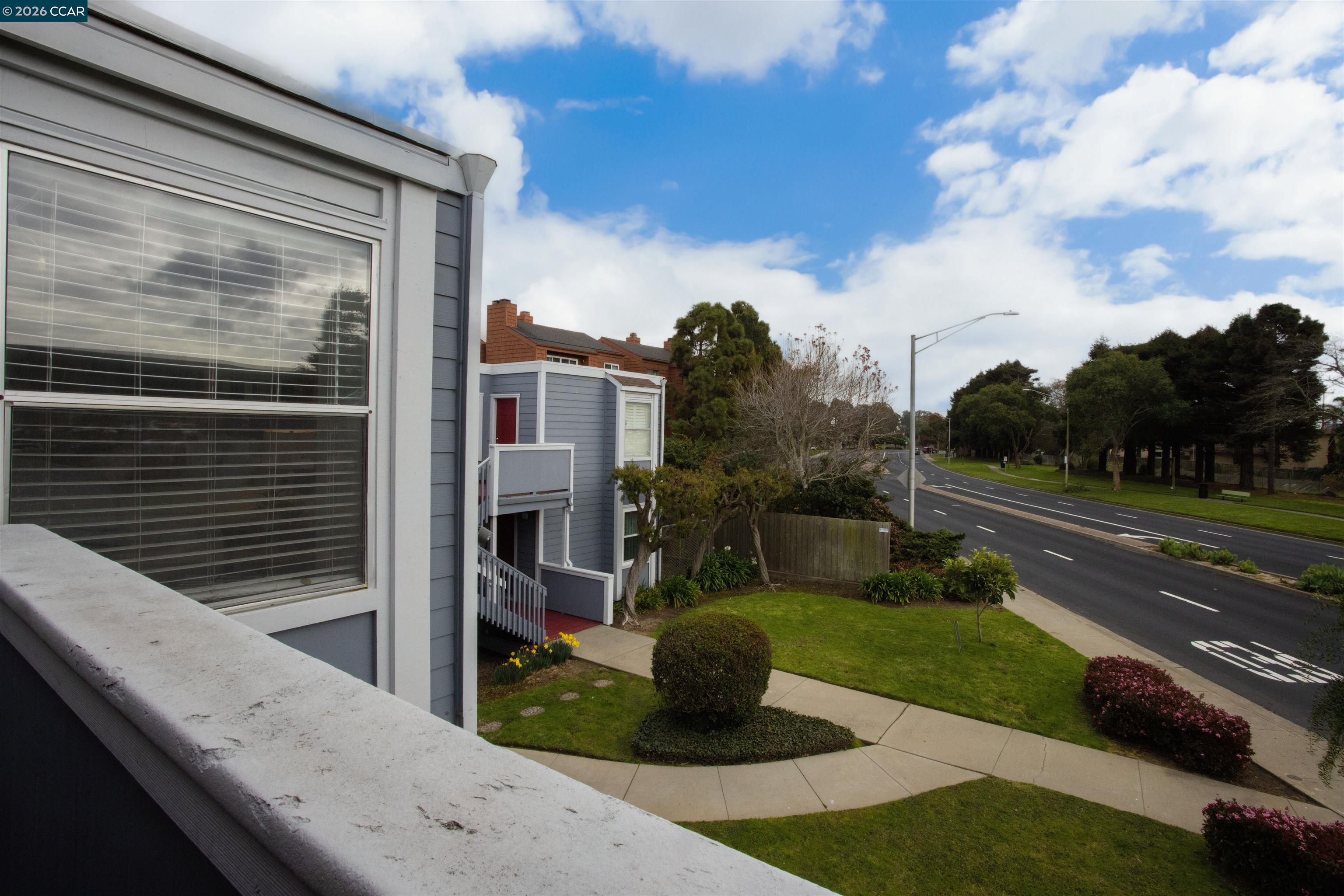 Detail Gallery Image 22 of 30 For 952 Mission Rd, South San Francisco,  CA 94080 - 2 Beds | 1 Baths