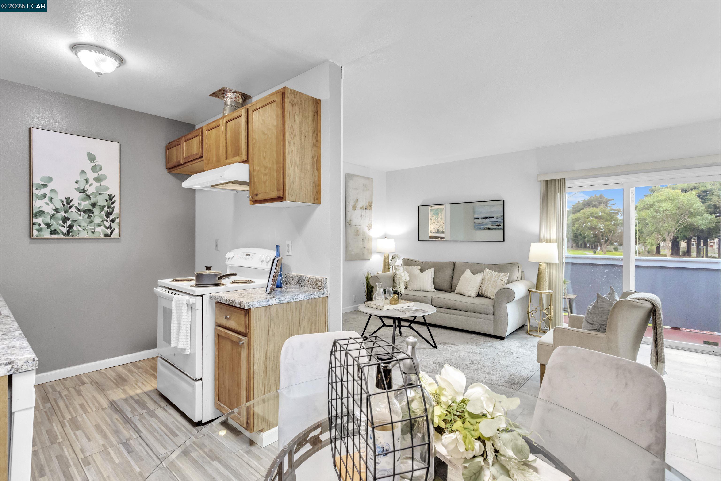 Detail Gallery Image 7 of 30 For 952 Mission Rd, South San Francisco,  CA 94080 - 2 Beds | 1 Baths