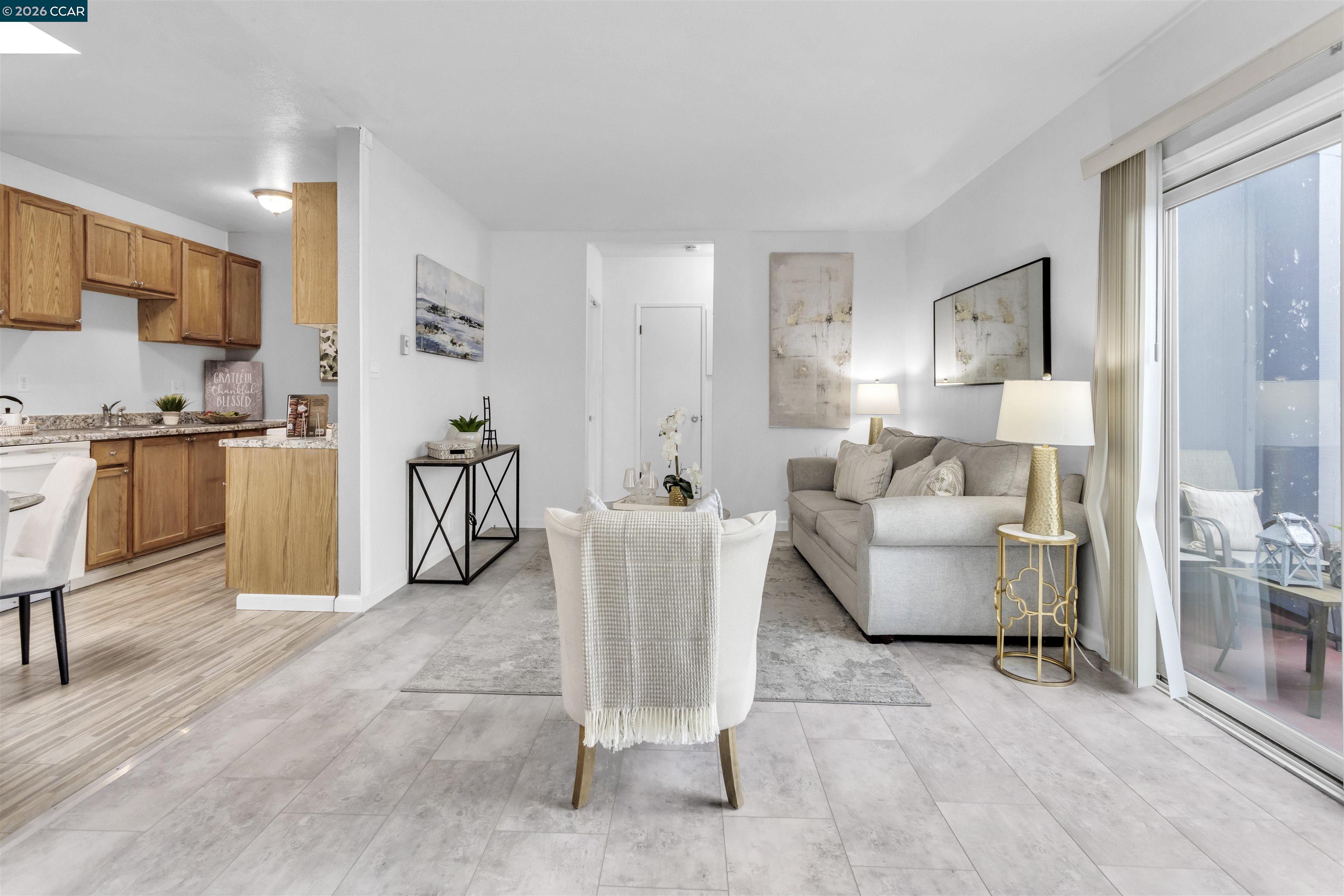 Detail Gallery Image 8 of 30 For 952 Mission Rd, South San Francisco,  CA 94080 - 2 Beds | 1 Baths